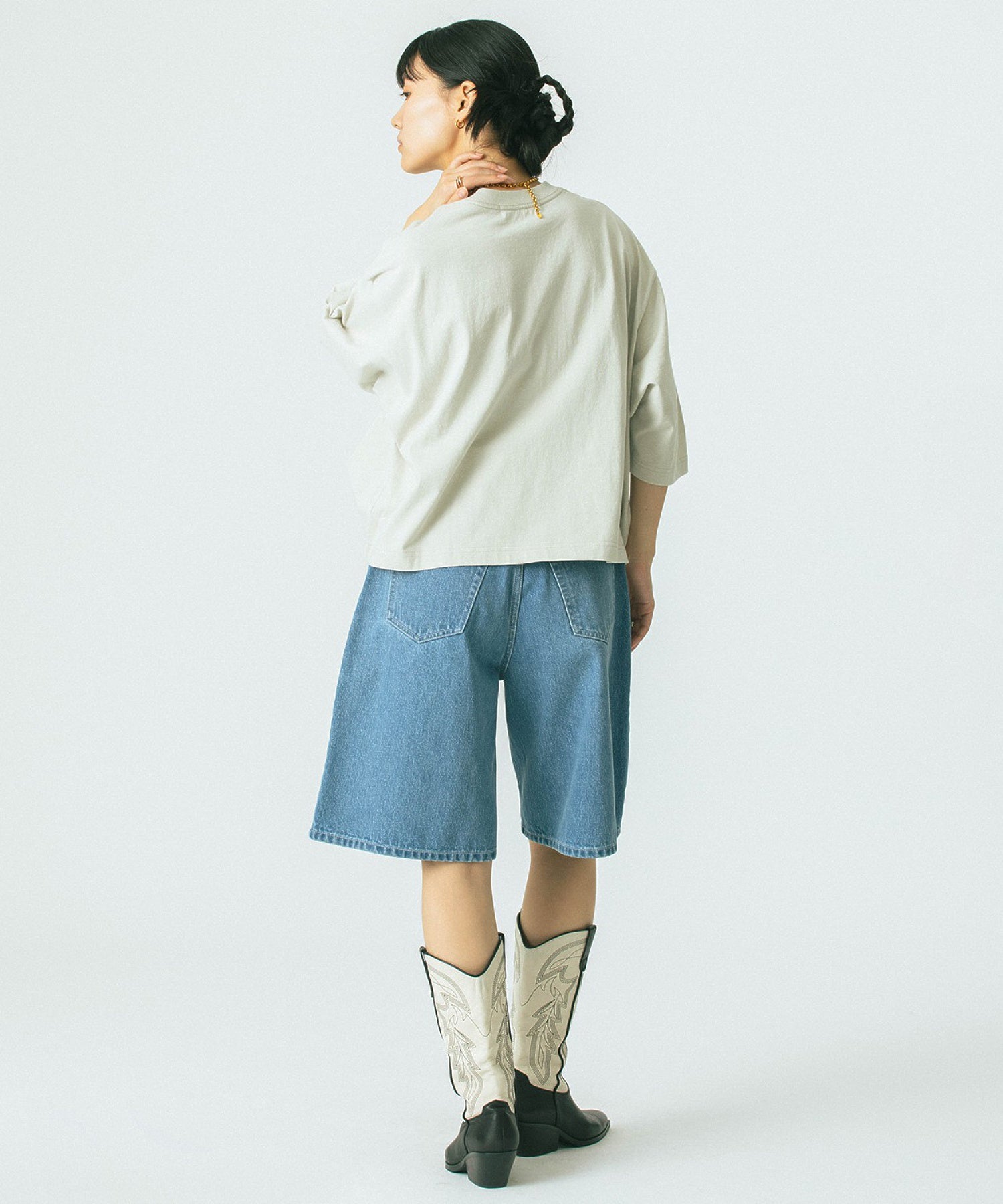 mag.by c/EMBROIDERY H/S TEE