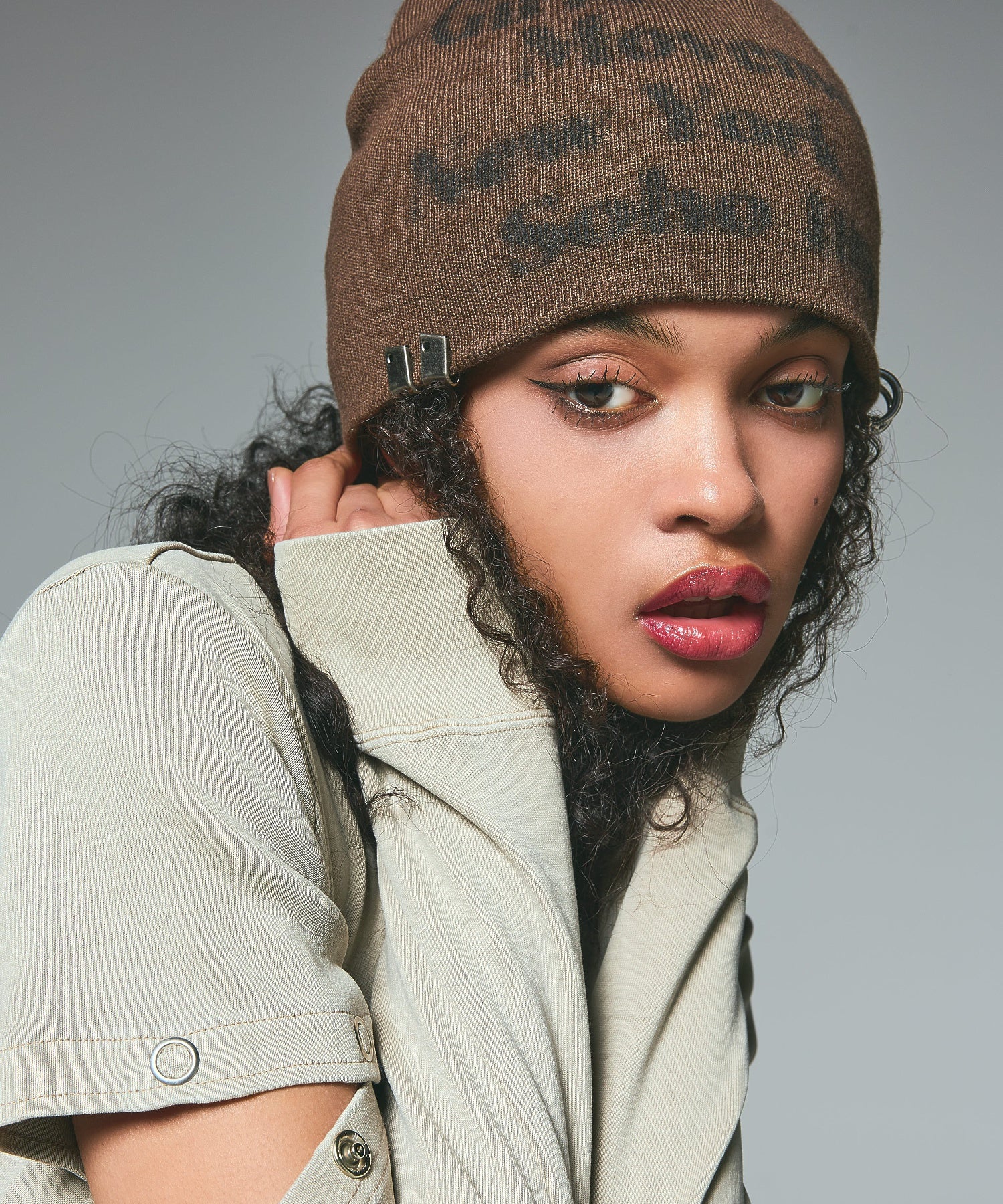 CHARM ACCENT PRINTED BEANIE
