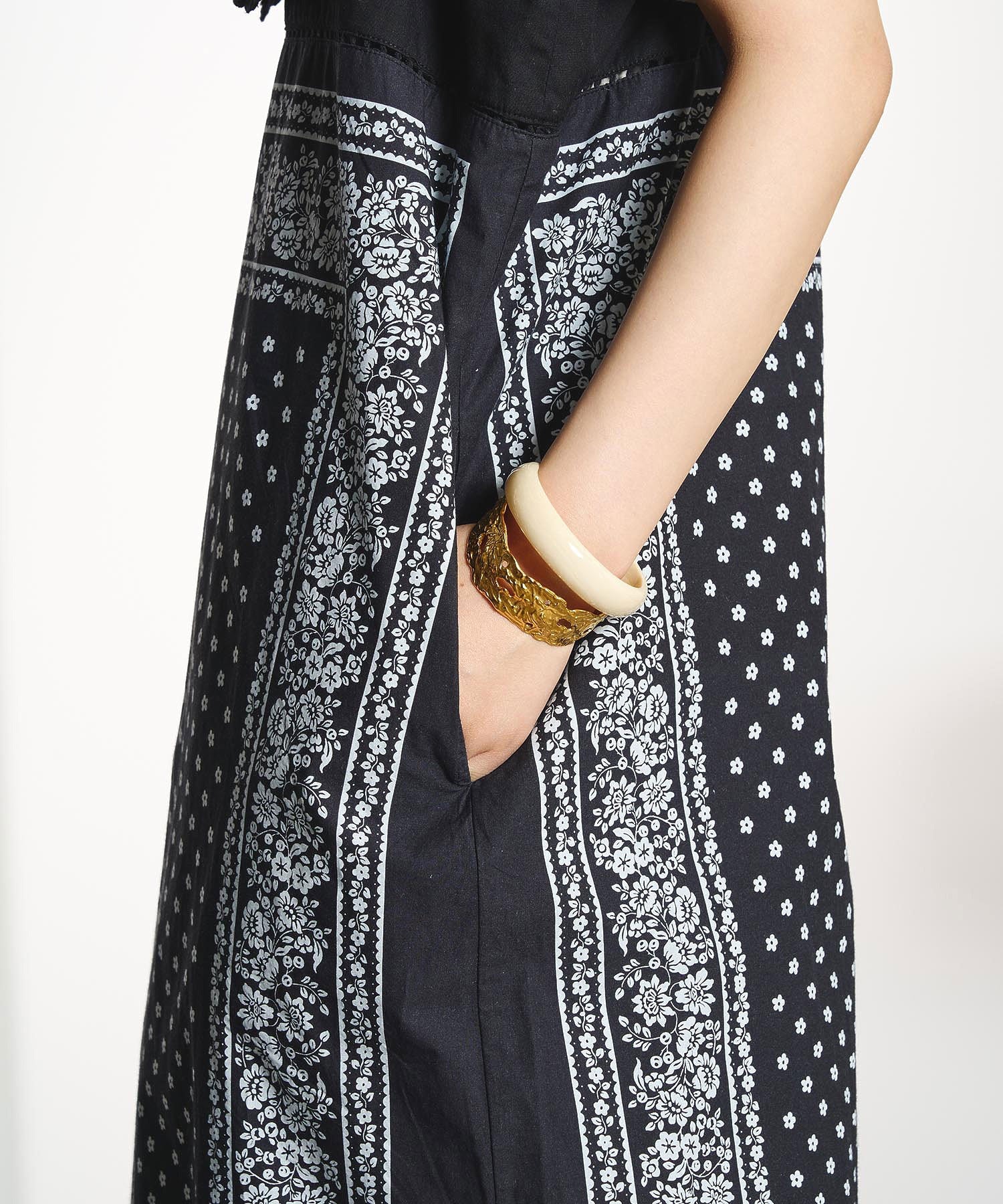 【ROSE BUD別注】INDIA IS BEAUTIFUL/BLACK BANDANA DRESS
