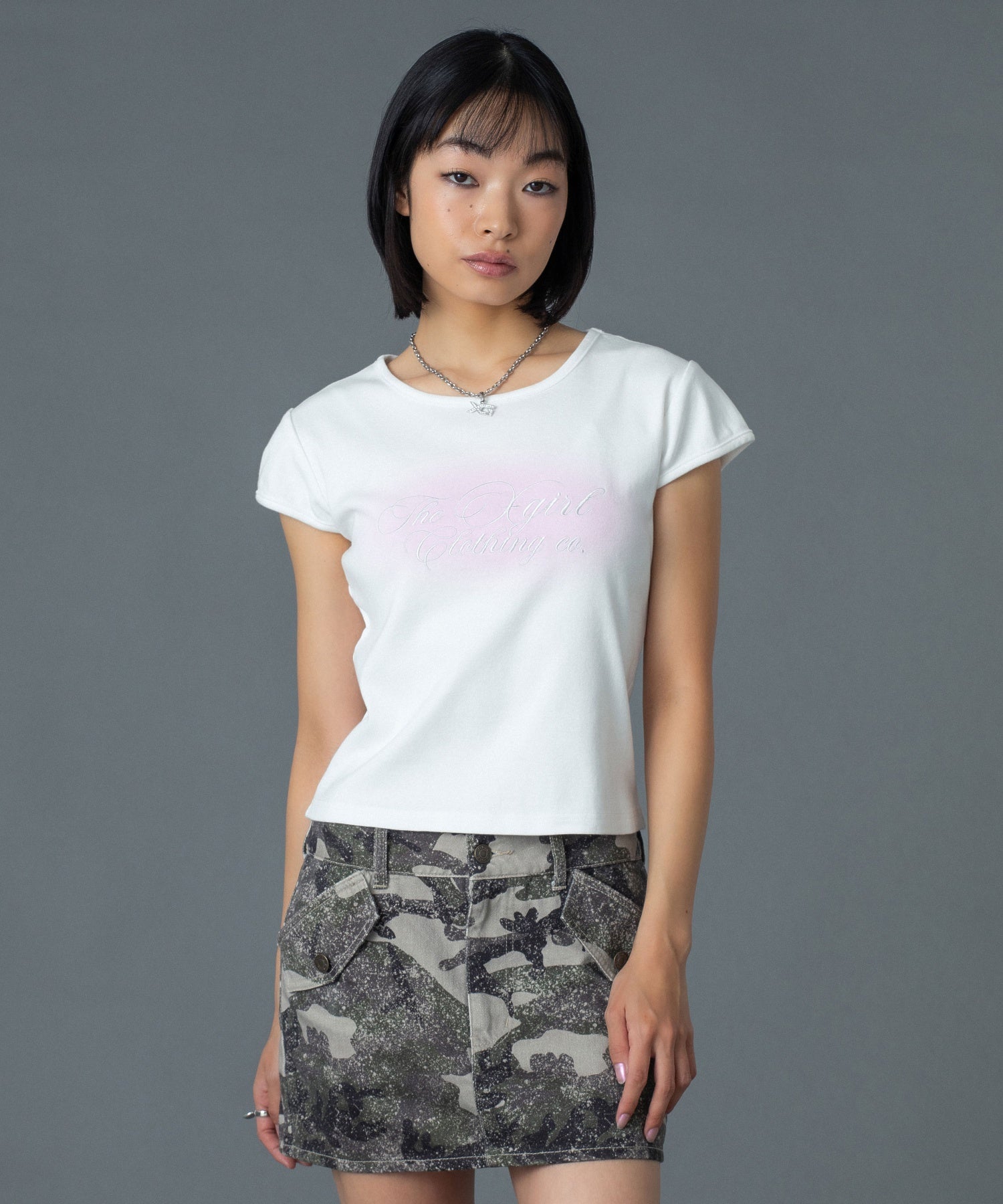 SPRAY AND CURSIVE SCRIPT LOGO S/S BABY TEE