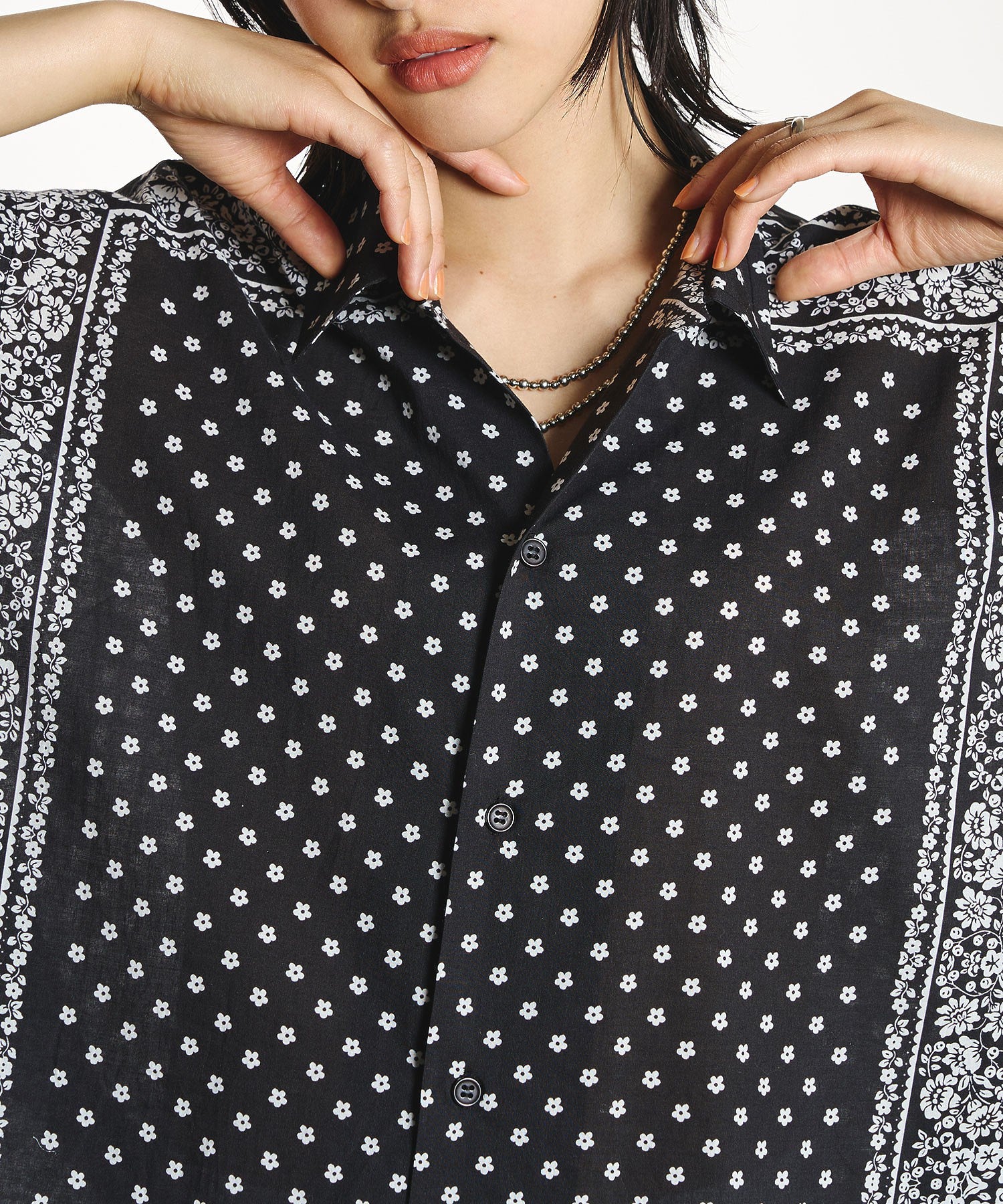 【ROSE BUD別注】INDIA IS BEAUTIFUL/SHORT-SLEEVE PRINTED SHIRT