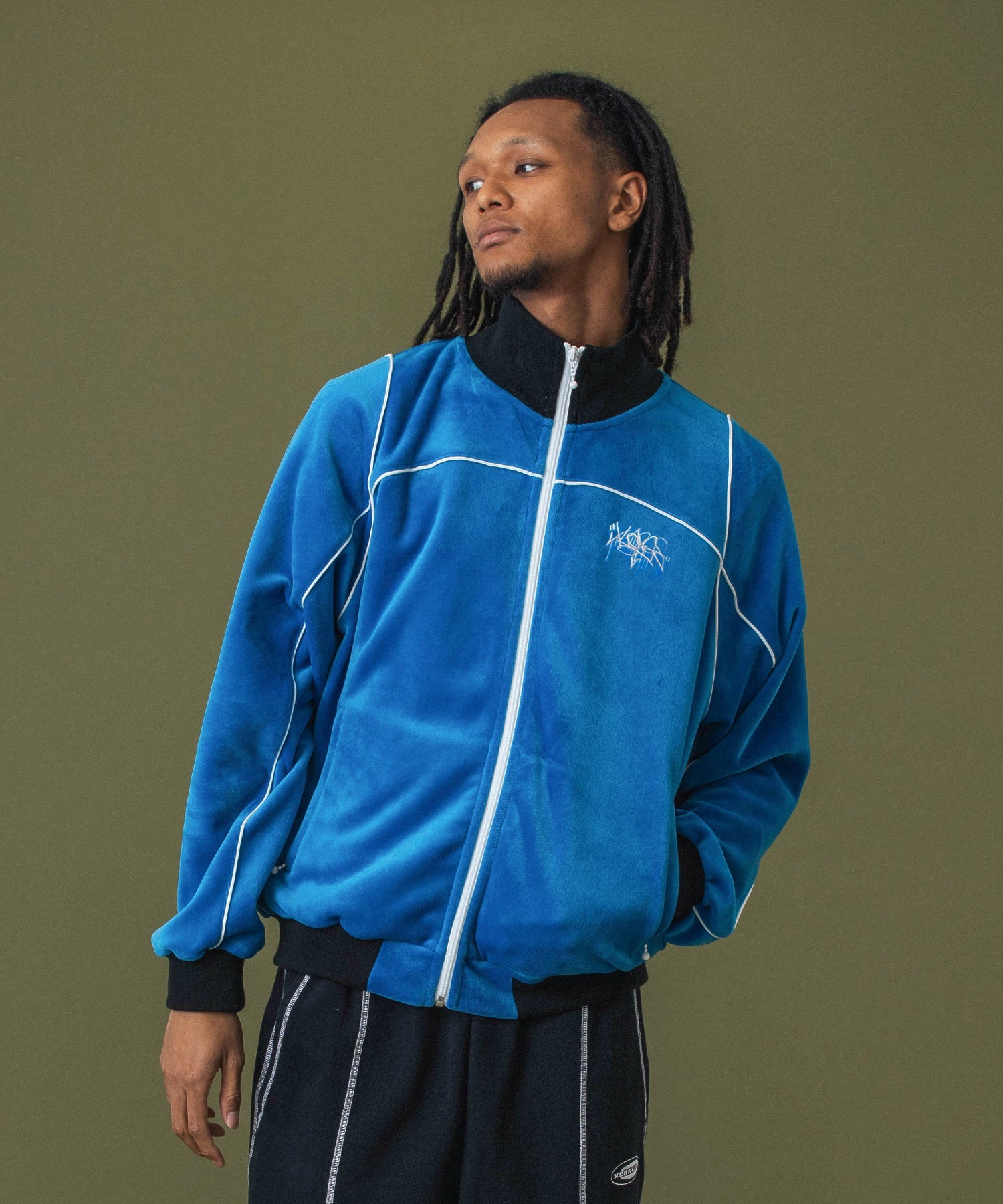 MODEL 身長185cm / 着用サイズ：Lサイズ