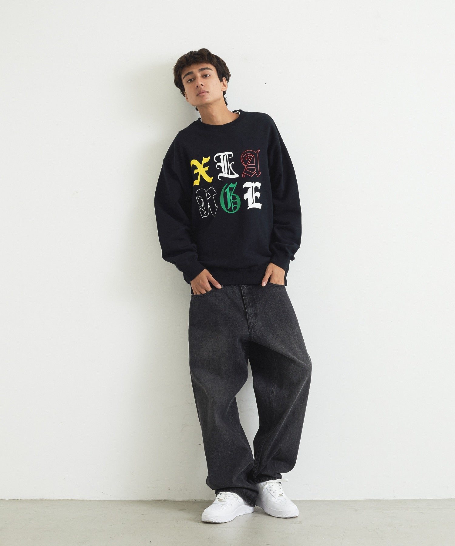 OLD ENGLISH CREWNECK SWEATSHIRT