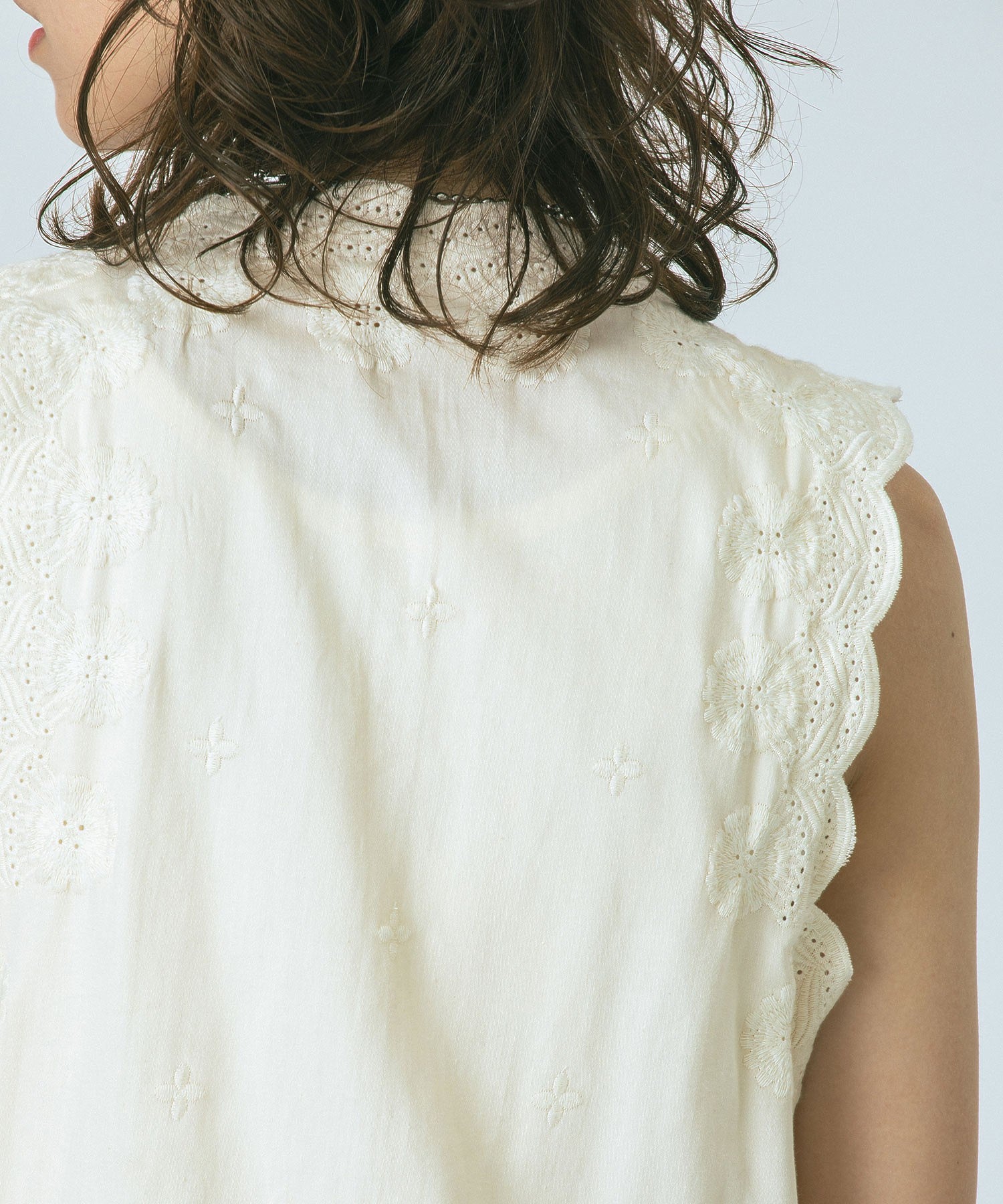 HLAADA for ROSEBUD/EMBROIDERY GILET