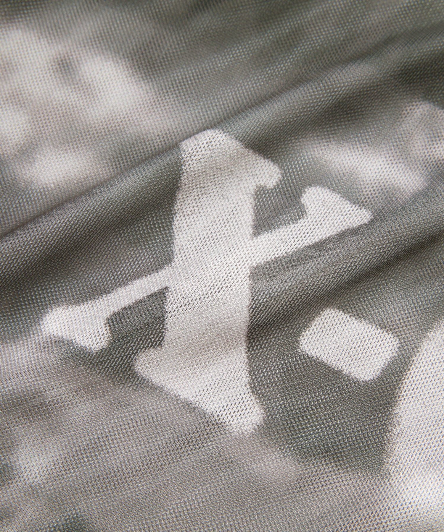 TYPOGRAPHY AND MARBLE MESH TOP