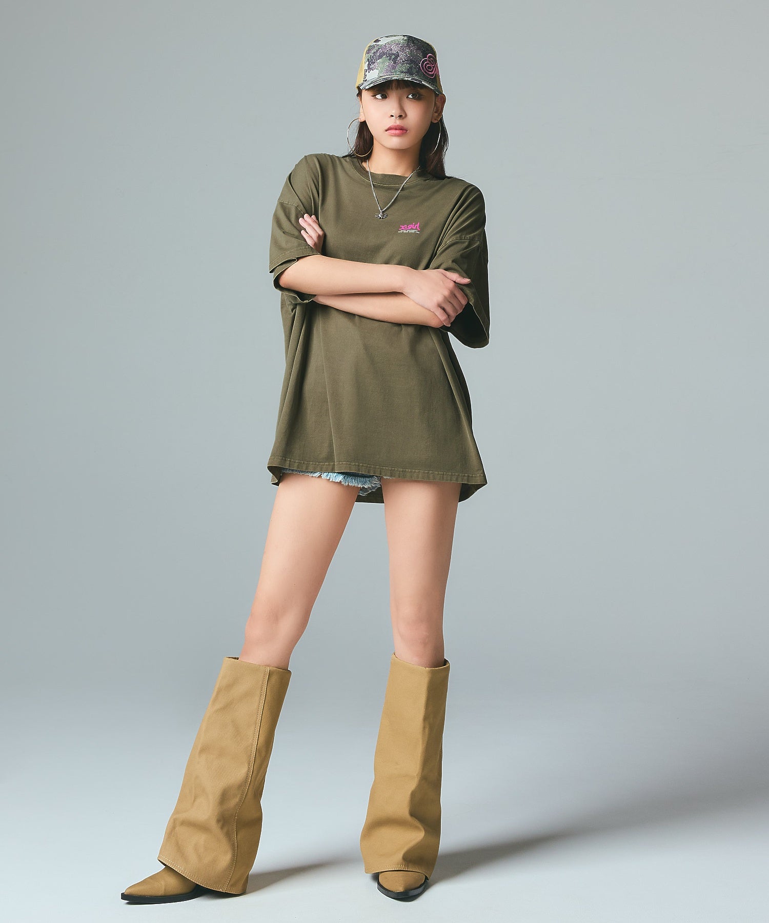 SIDE SCRIPT LOGO TRUCKER CAP