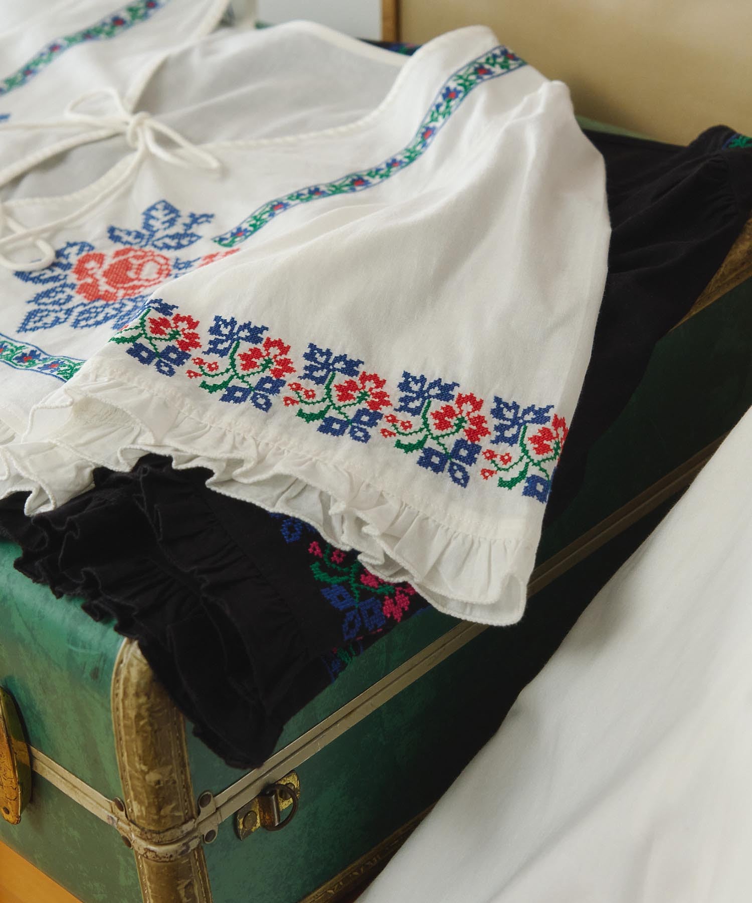 EMBROIDERY RIBBON BLOUSE