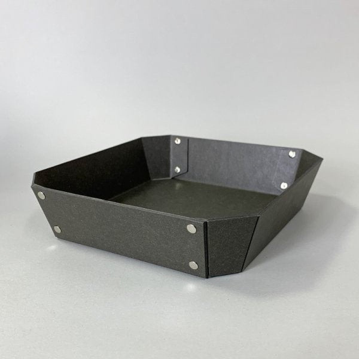 8_TRAY M