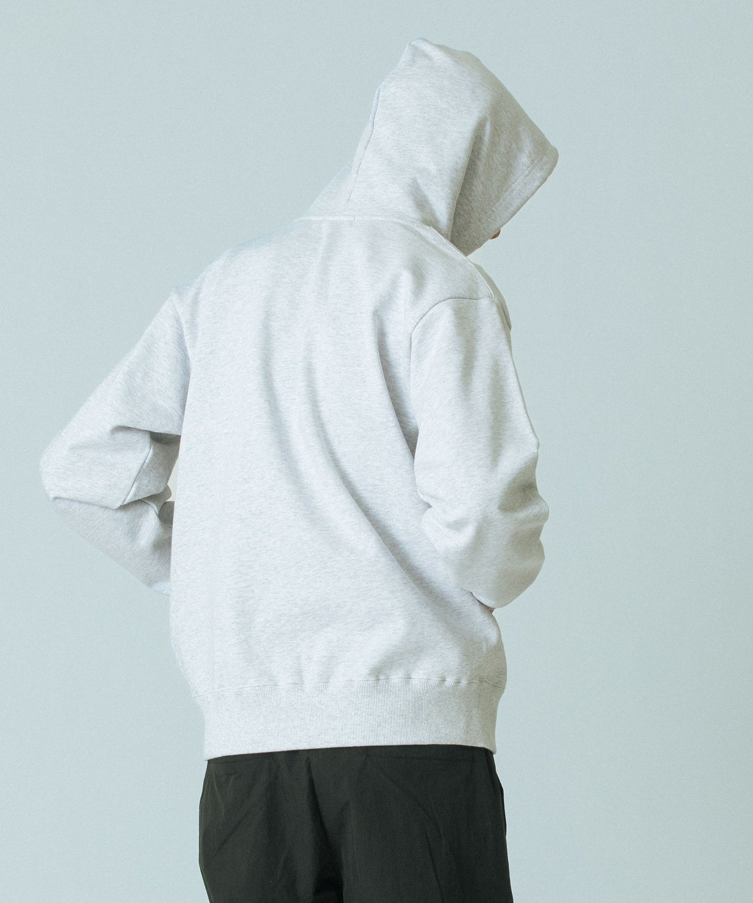 model：H183 着用サイズ：L