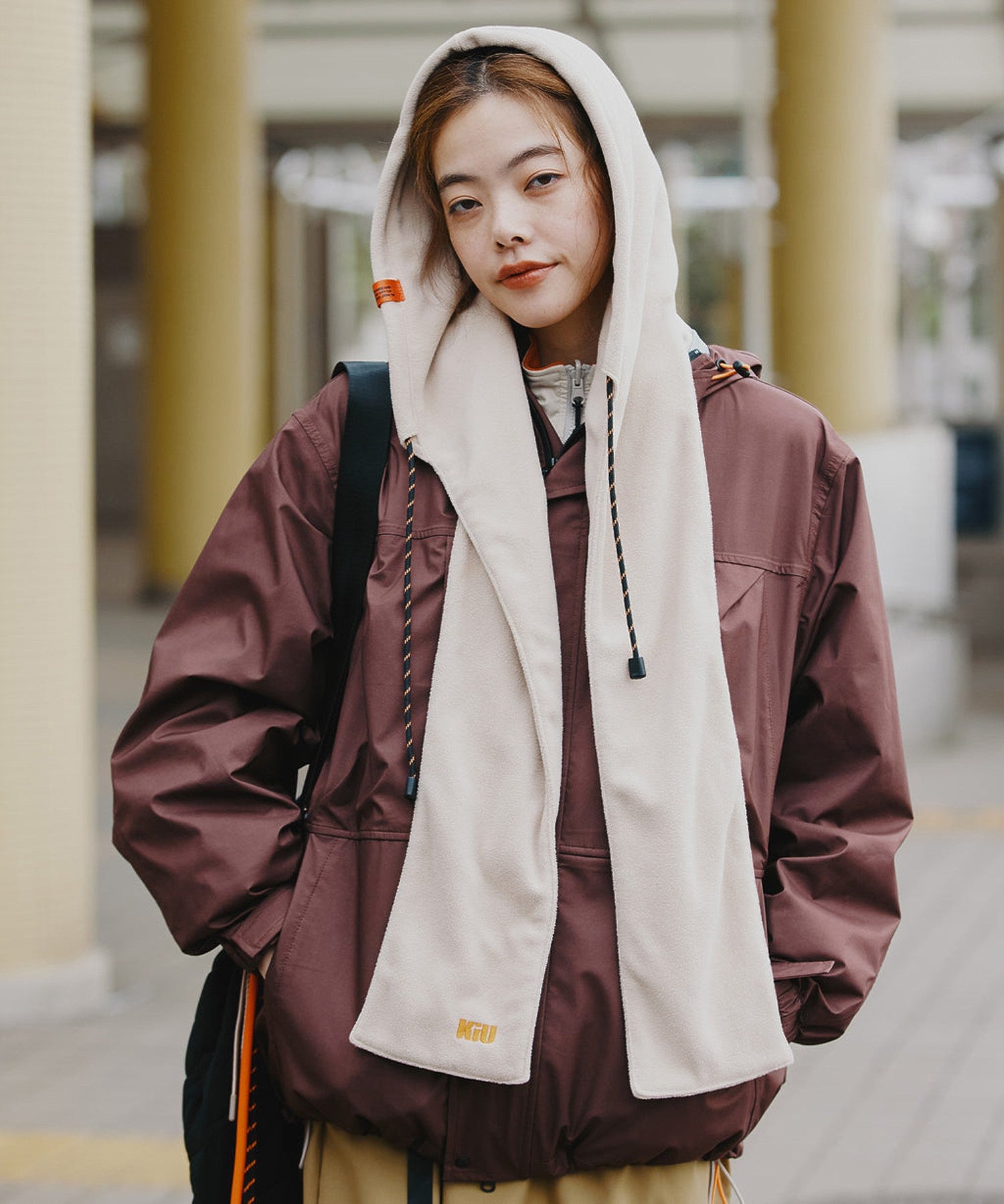 【KiU】FLEECE HOODED MUFFLER