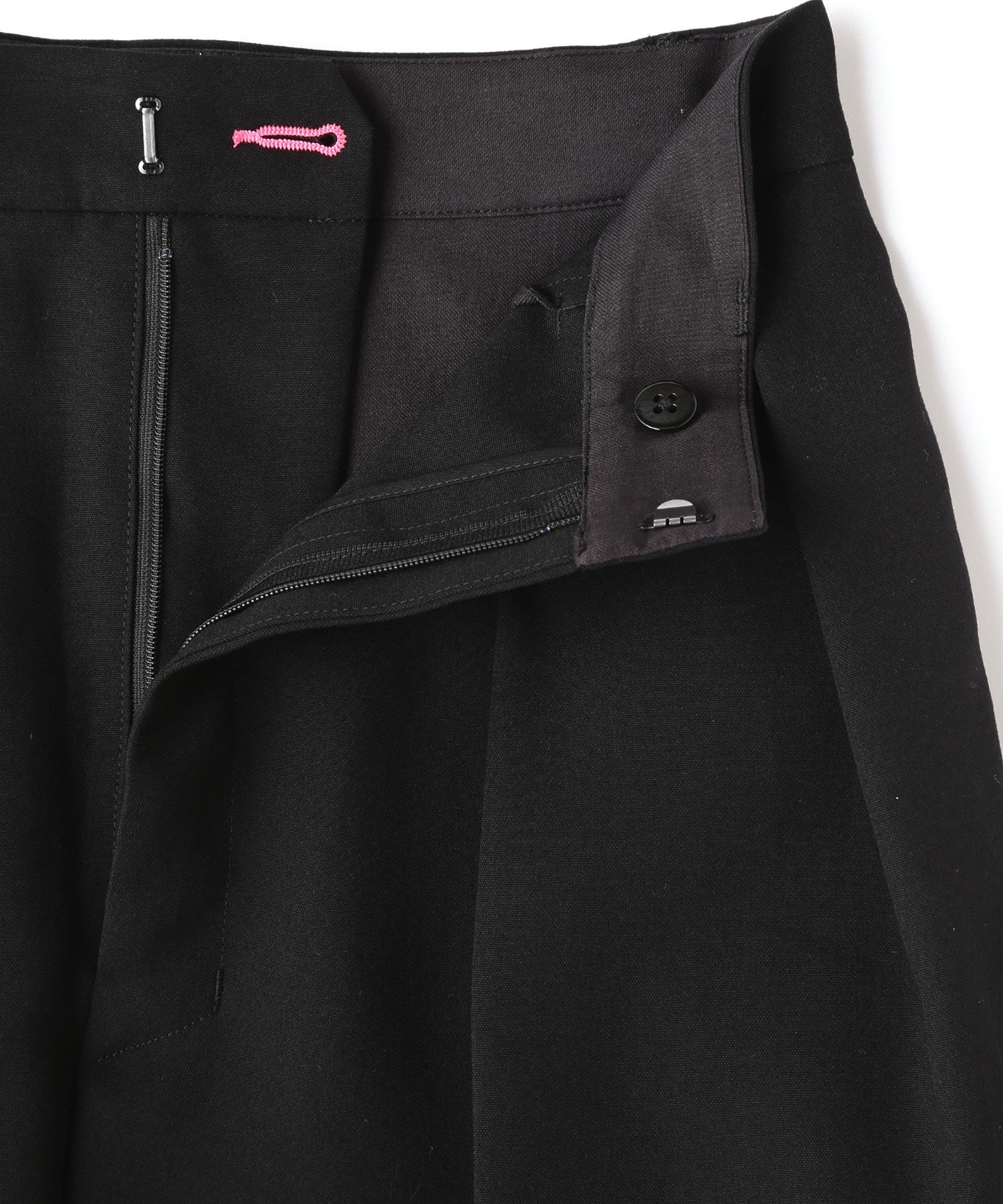 ツータックパンツ