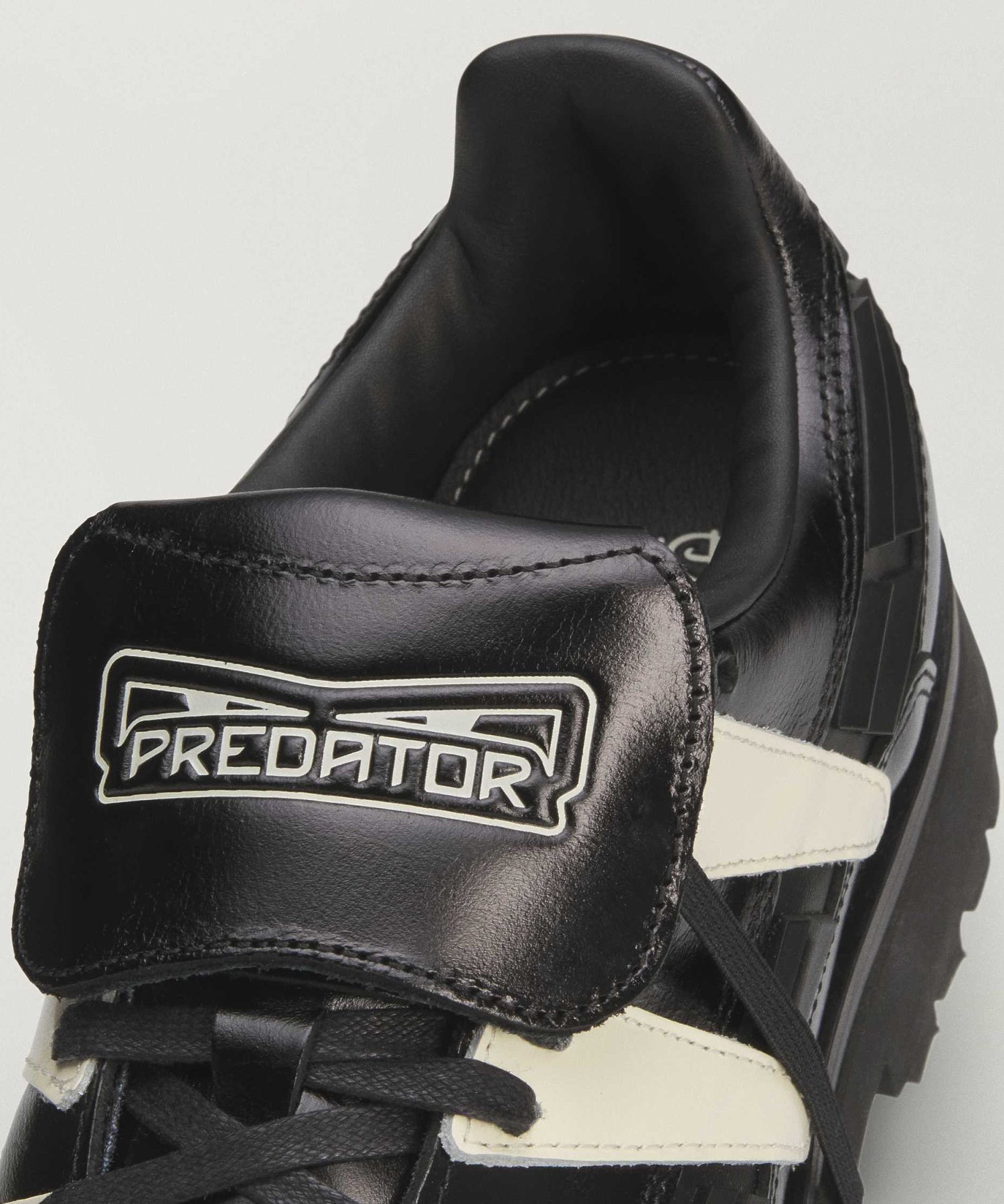adidas/アディダス/BD DISNEY PREDATOR KJ4289