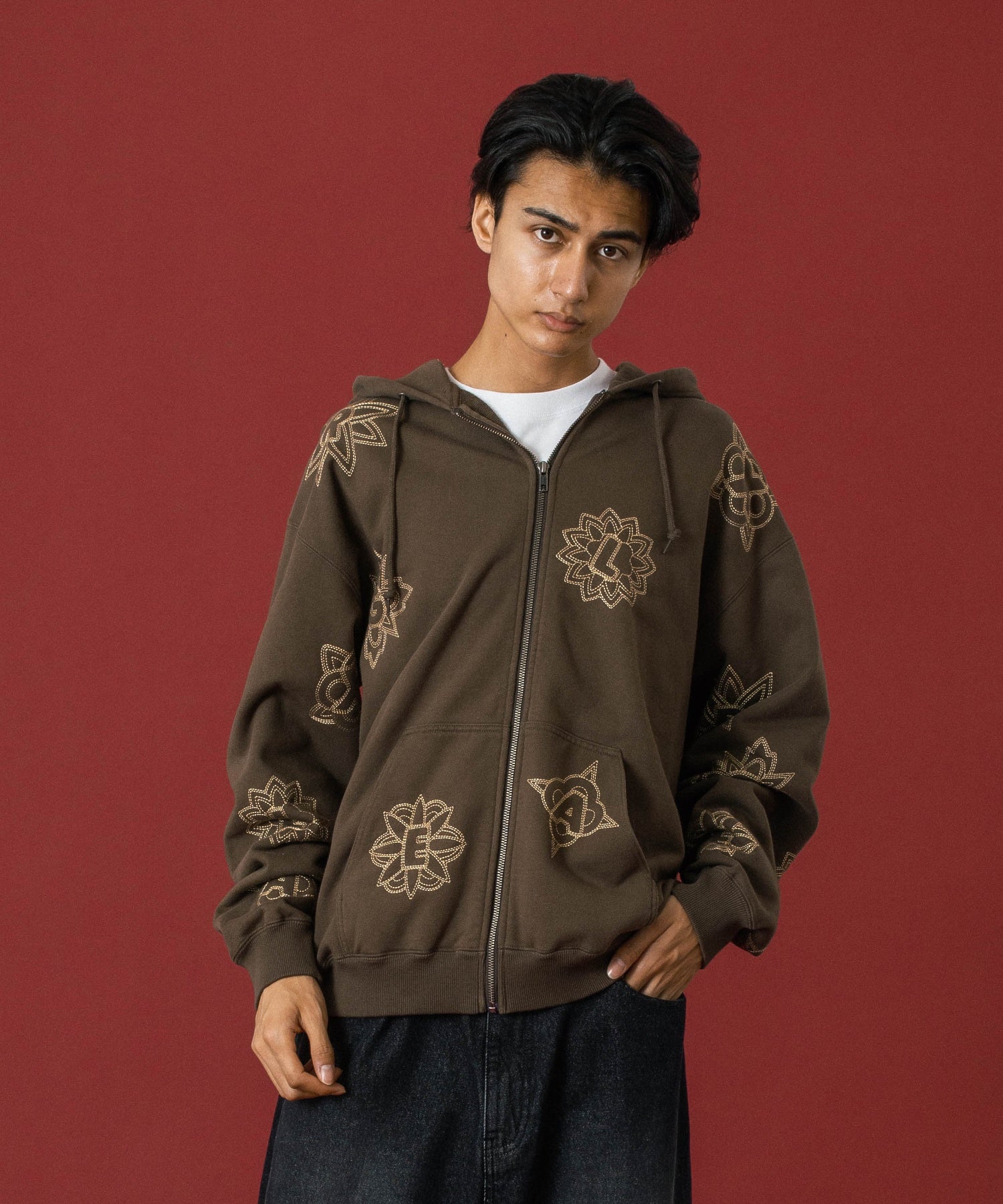 MODEL 身長183cm / 着用サイズ：Lサイズ