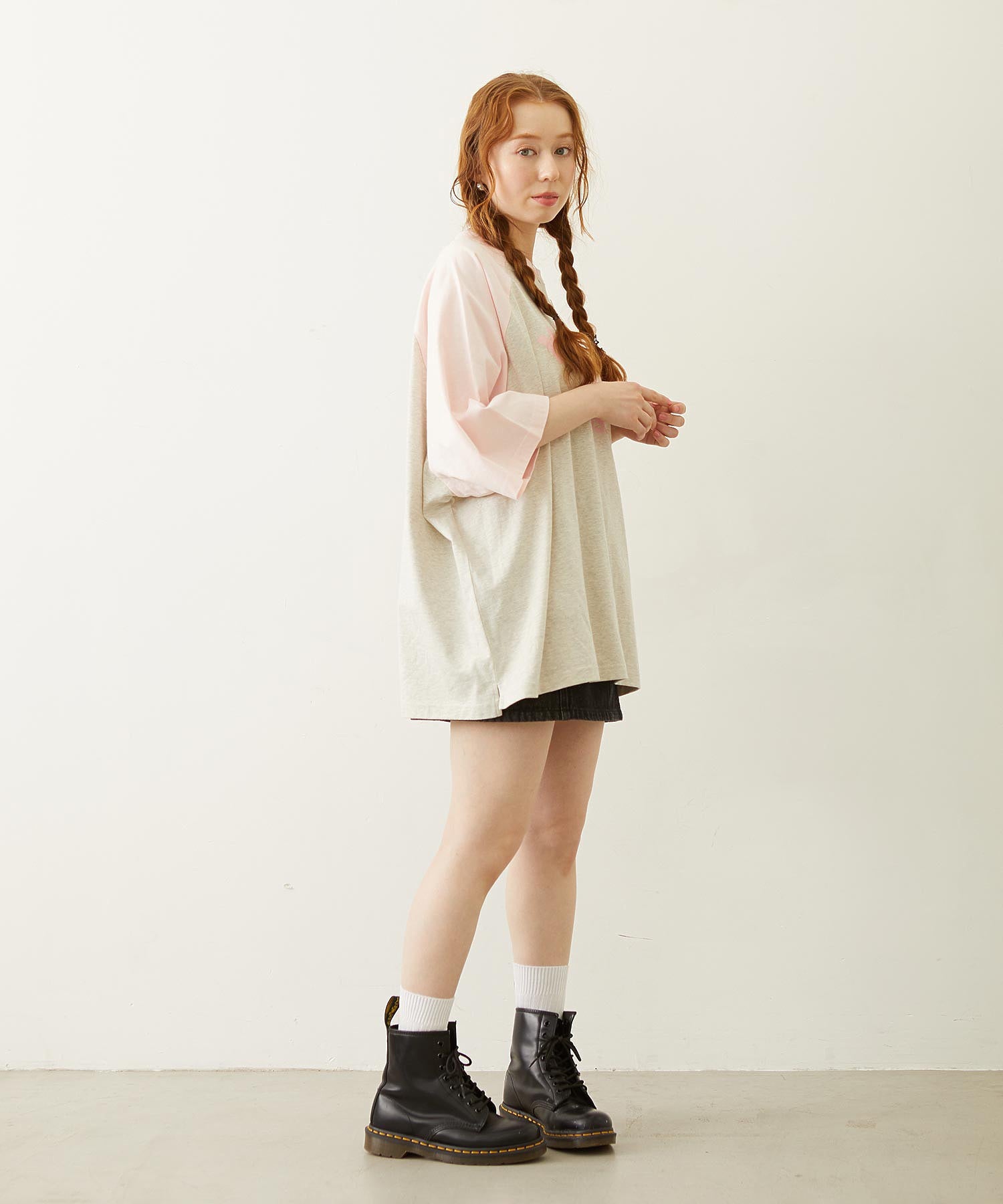COLLEGE LOGO BIG S/S TOP