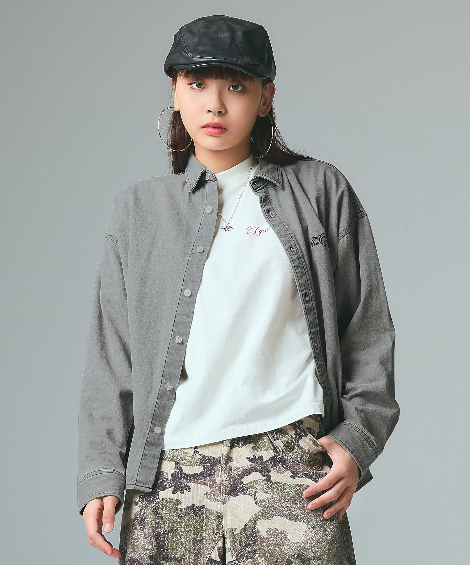 CURSIVE SCRIPT LOGO AND FACE S/S TEE