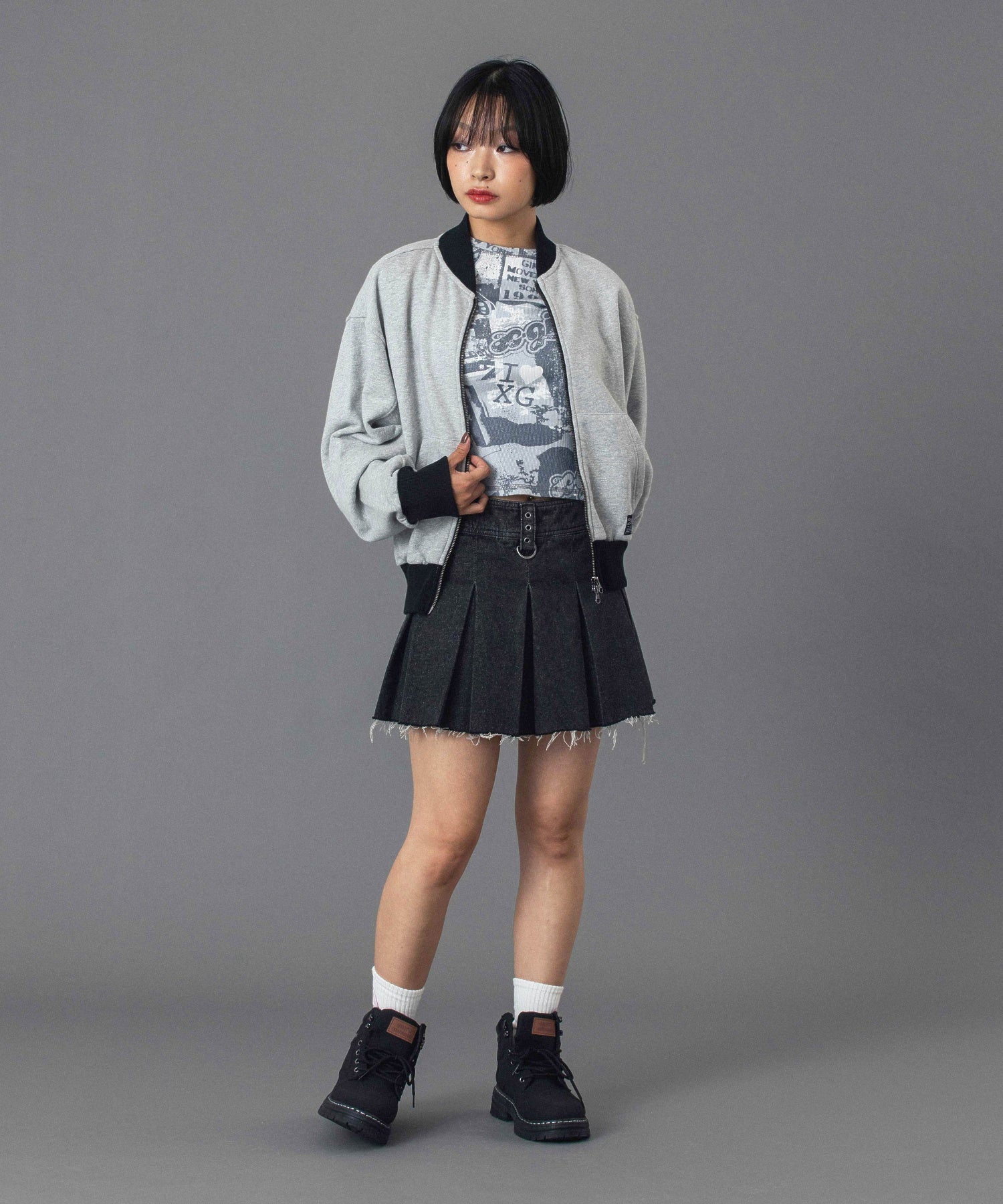 COLLAGE GRAPHIC L/S COMPACT TOP
