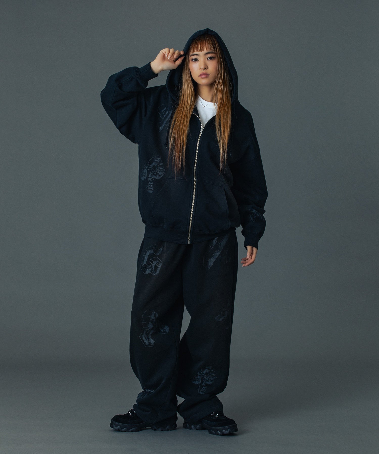 MODEL 身長165cm / 着用サイズ：Lサイズ