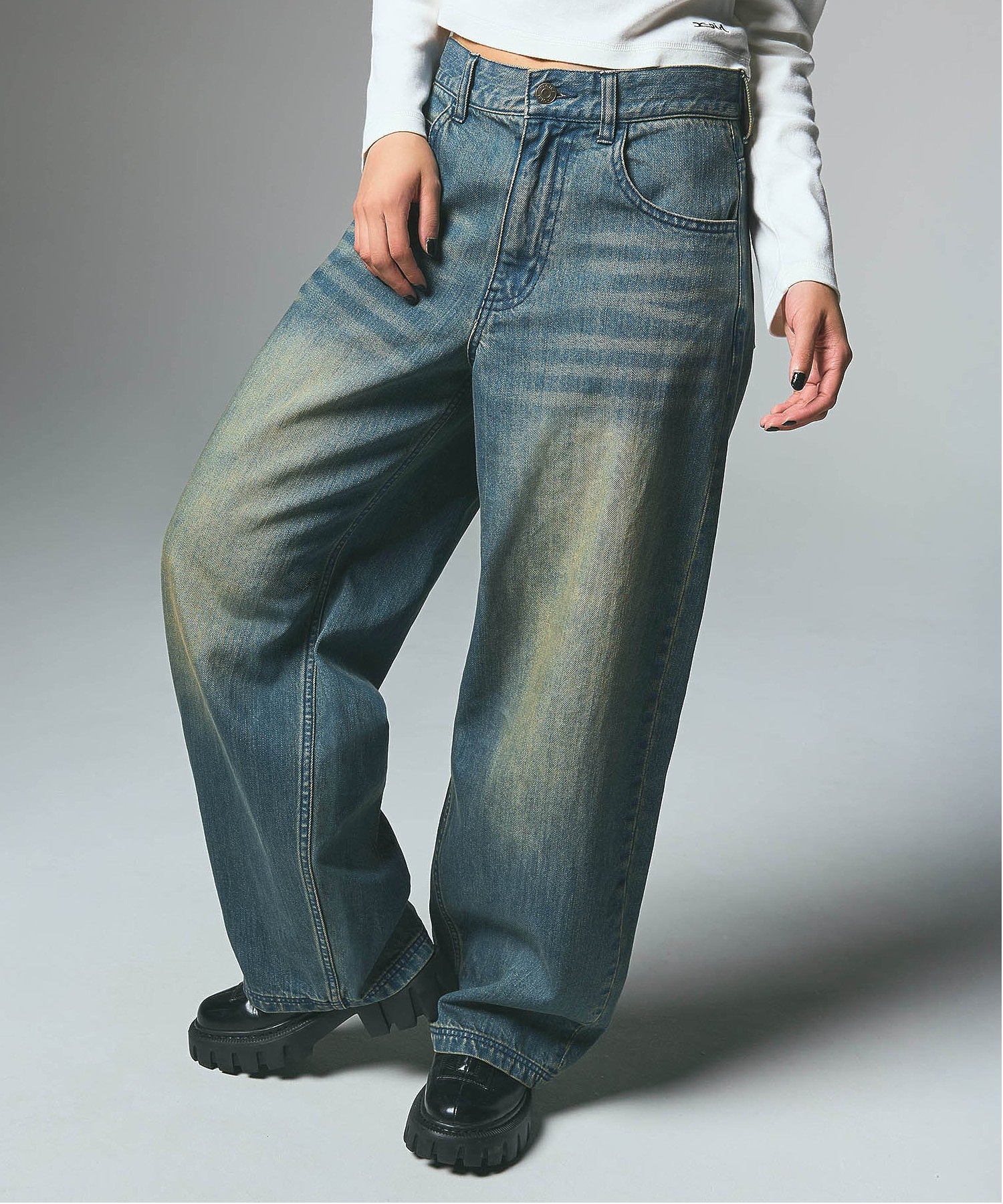 LOGO POCKET LOOSE DENIM PANTS