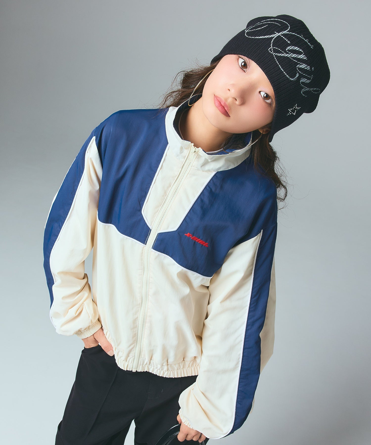 SPRAY LOGO AND STUDDED BEANIE