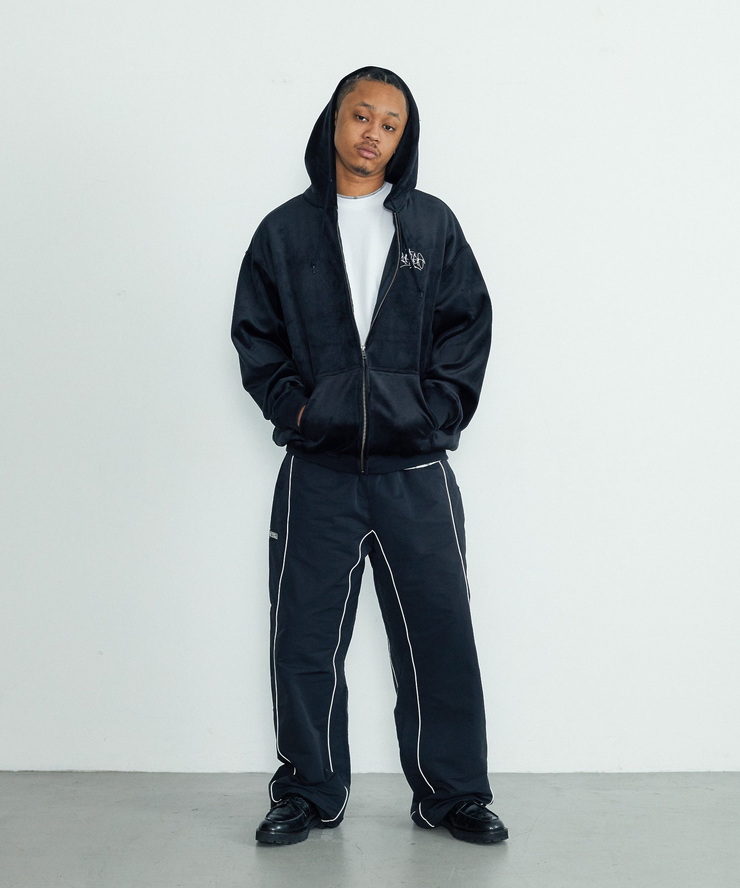 CURVED NYLON PANTS