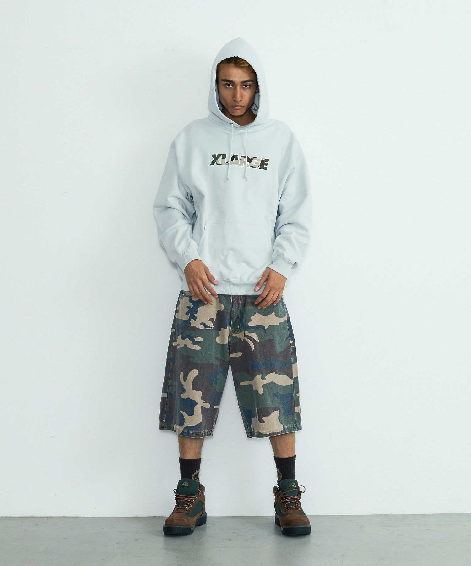 STANDARD LOGO HOODED SWEATSHIRT