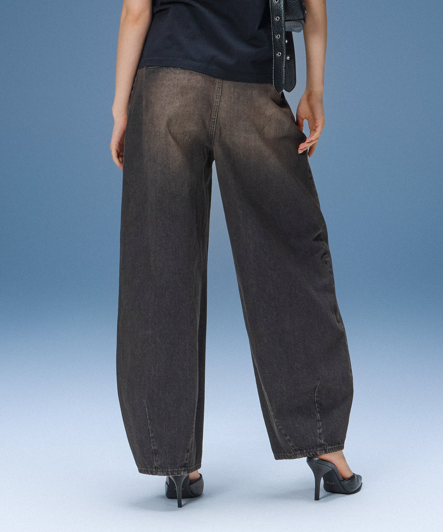 TUCK WIDE LEG DENIM PANTS