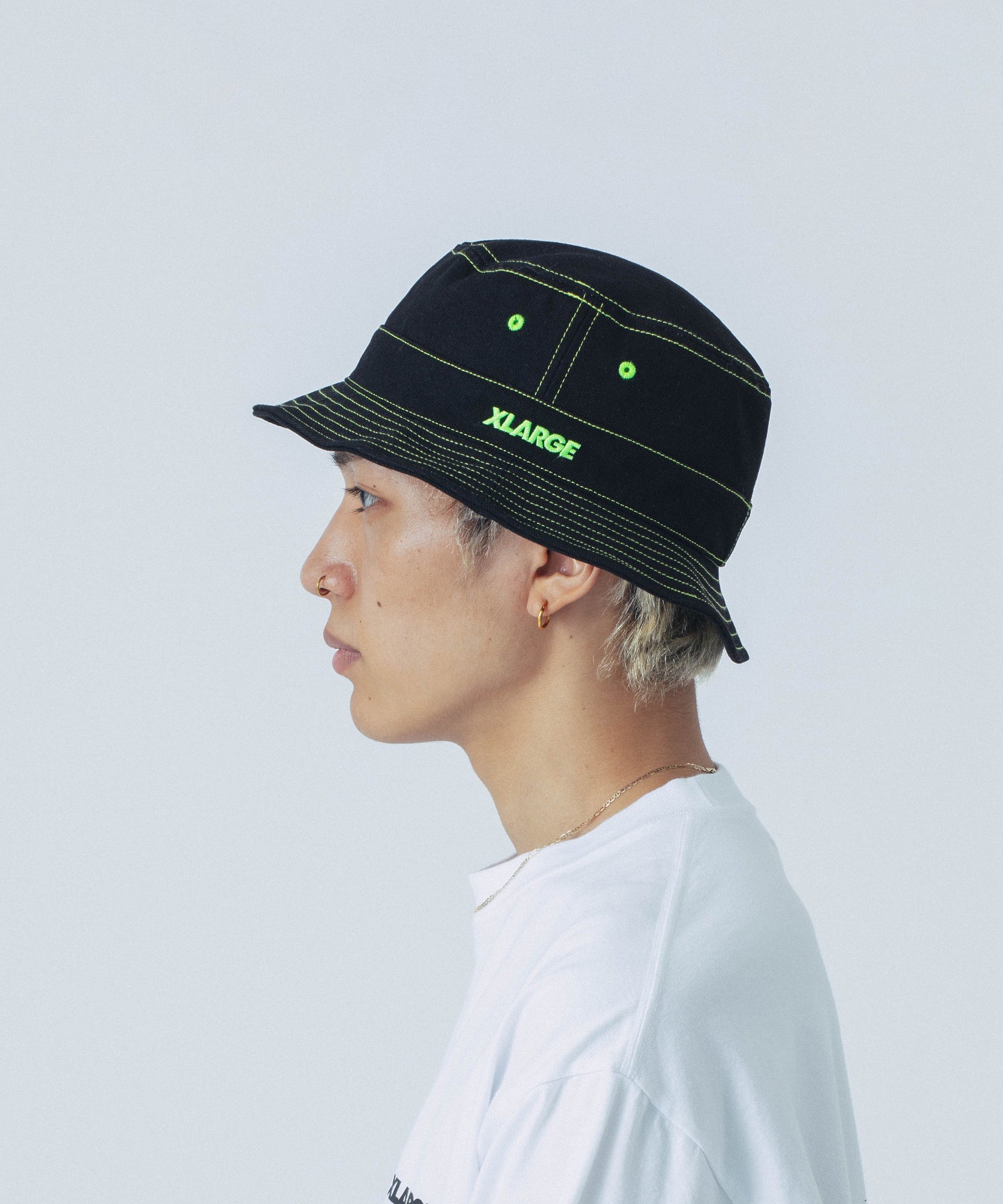 CONTRAST STITCHED BUCKET HAT