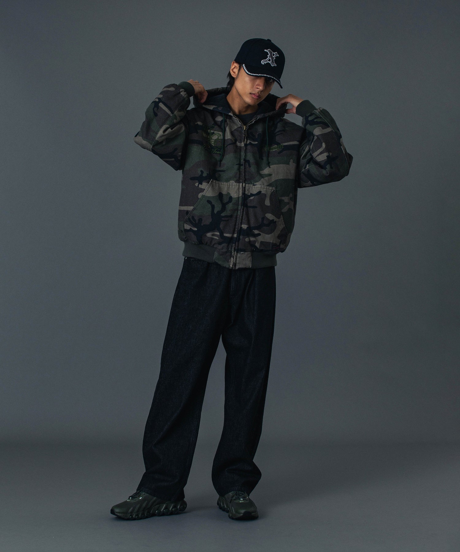 PATCHED OLD ENGLISH HOODED WORK JACKET – calif（カリフ）公式サイト