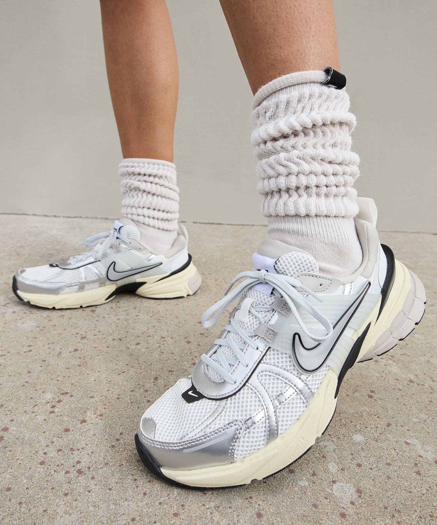 NIKE/ナイキ/WMNS V2K RUN/FD0736-100