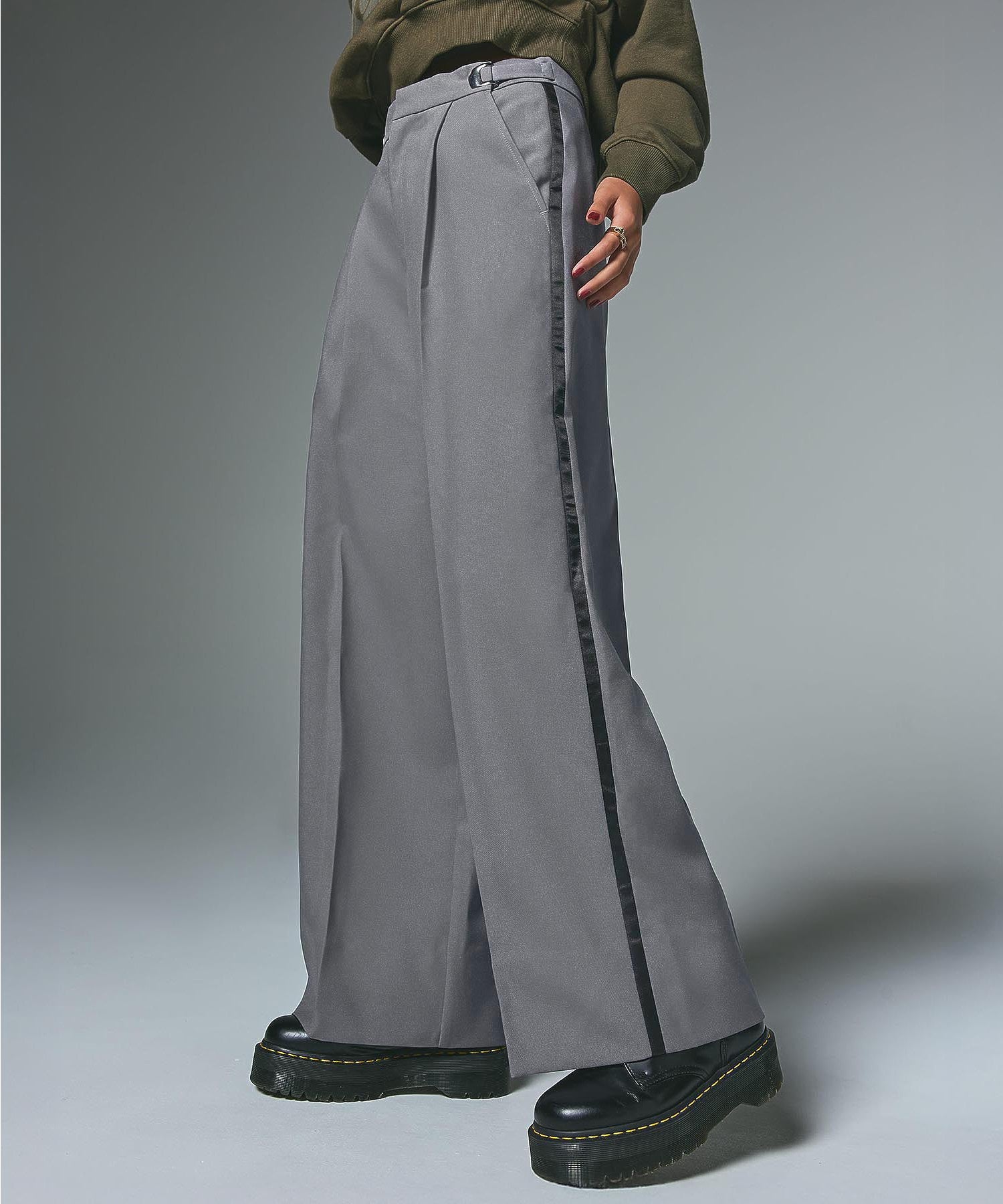 WAIST ADJUSTABLE WIDE TUCK PANTS