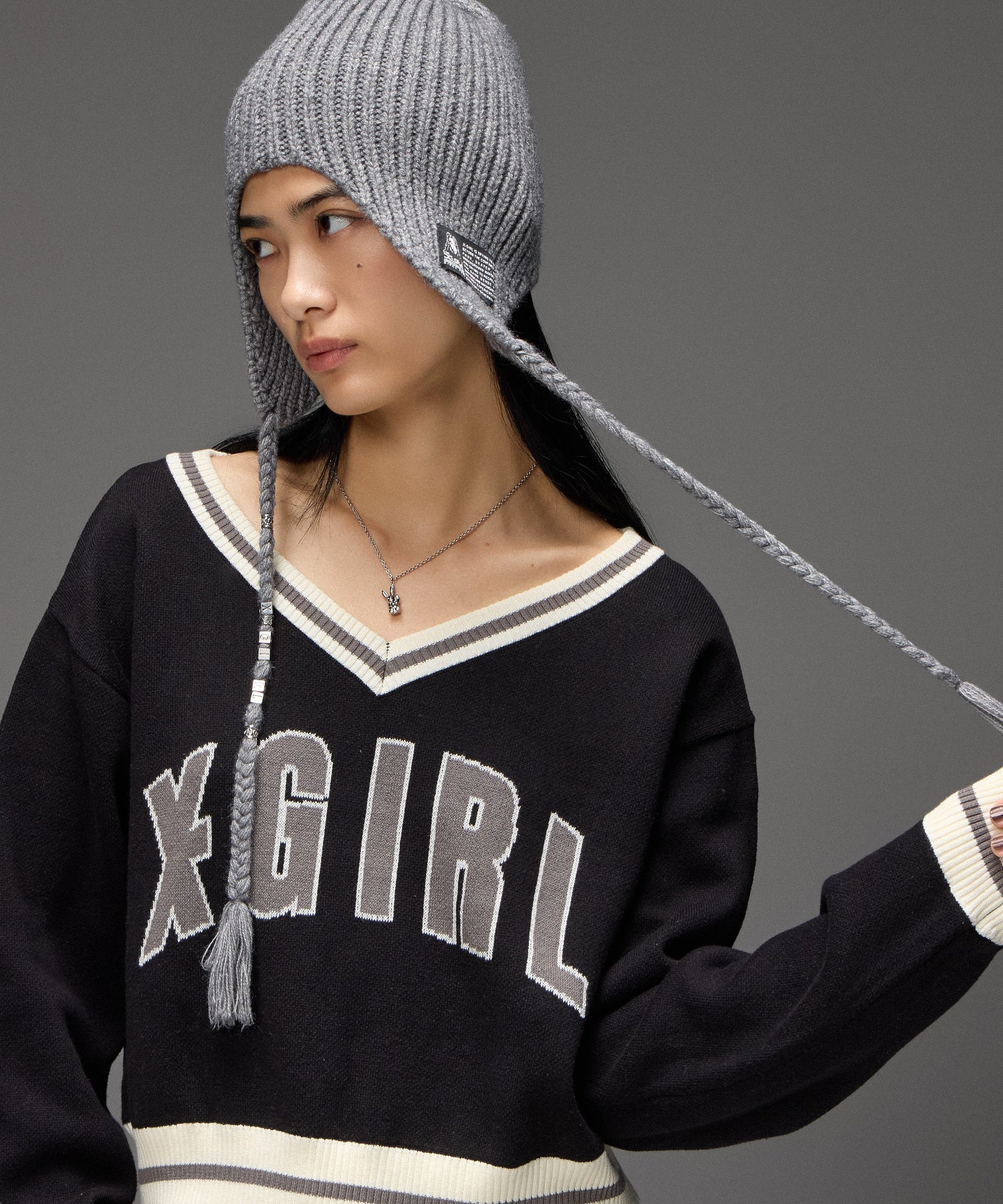 LOGO JACQUARD V-NECK KNIT TOP