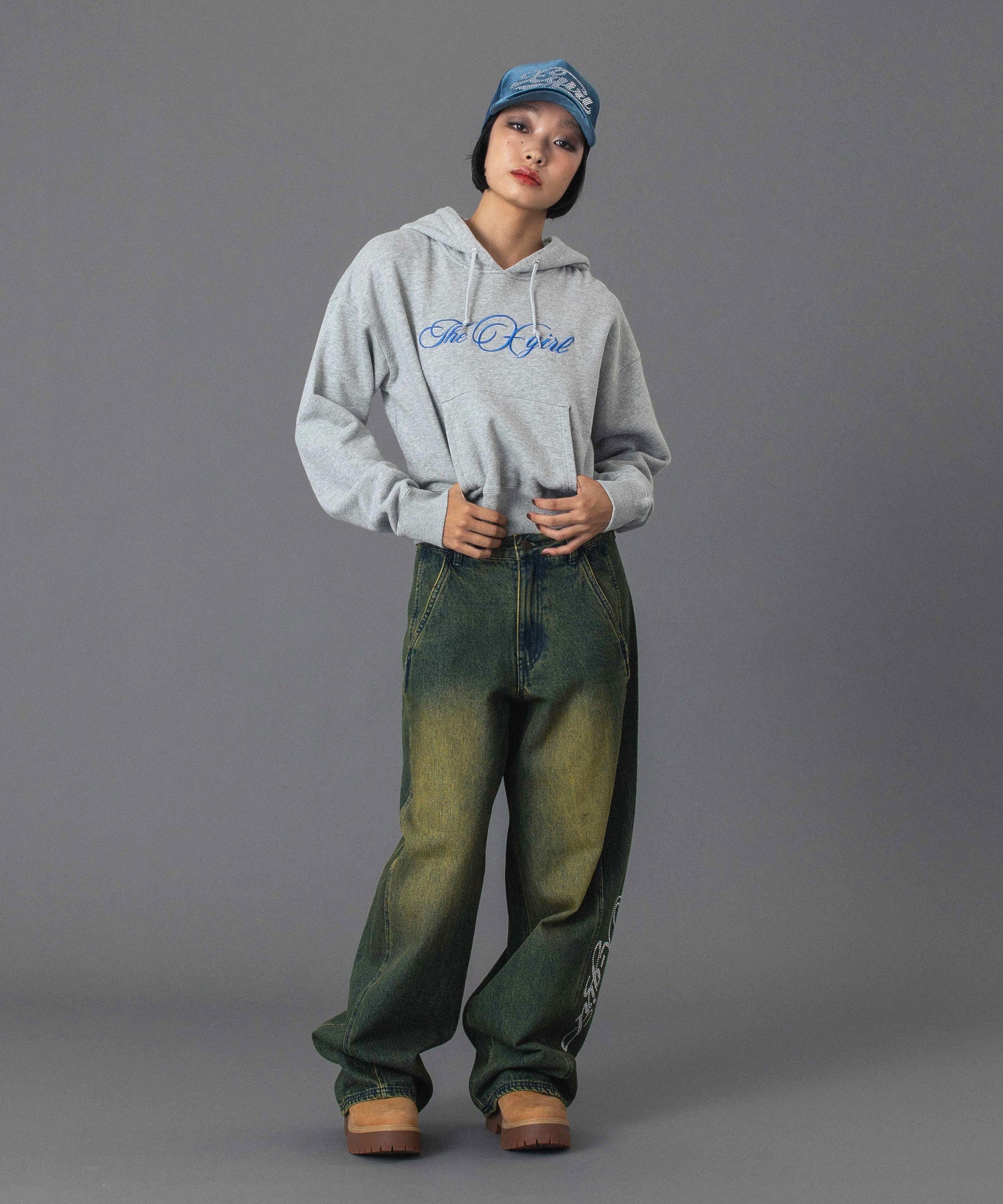 CURSIVE LOGO EMBROIDERY COMPACT SWEAT HOODIE