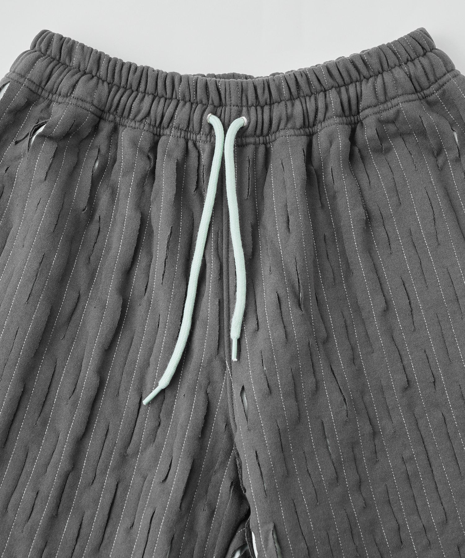 PAS UNE MARQUE DOUBLE-PANELLED DISTRESSED SHORT 504
