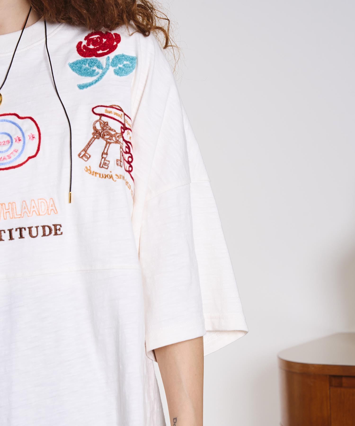 HLAADA for ROSEBUD/EMBROIDERY FOOTBALL TEE
