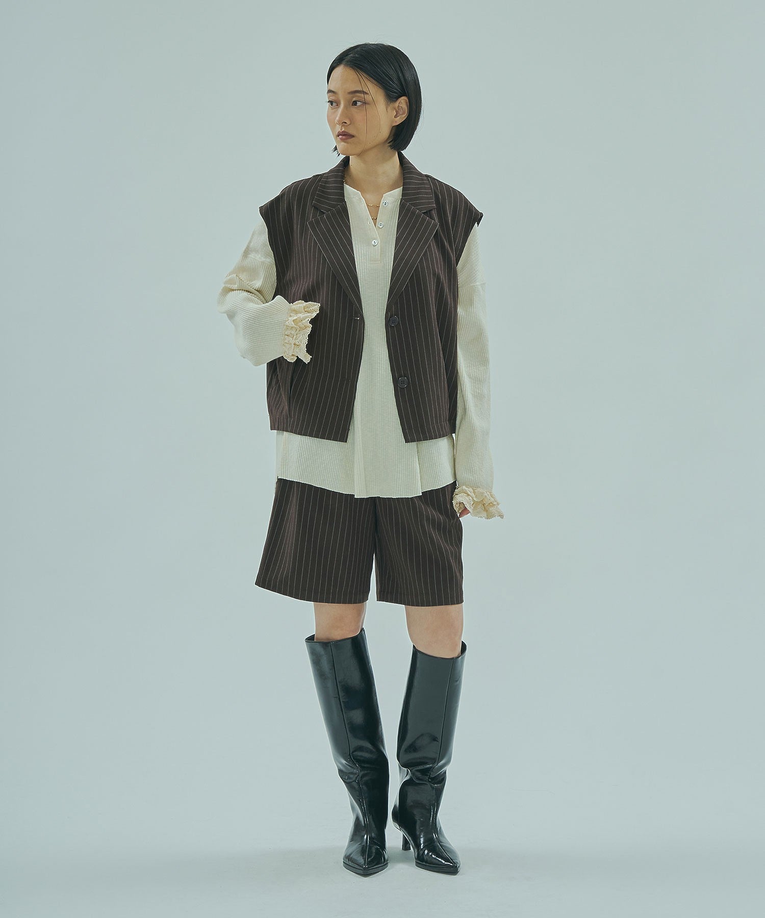 DOUBLE TUCK SHORT