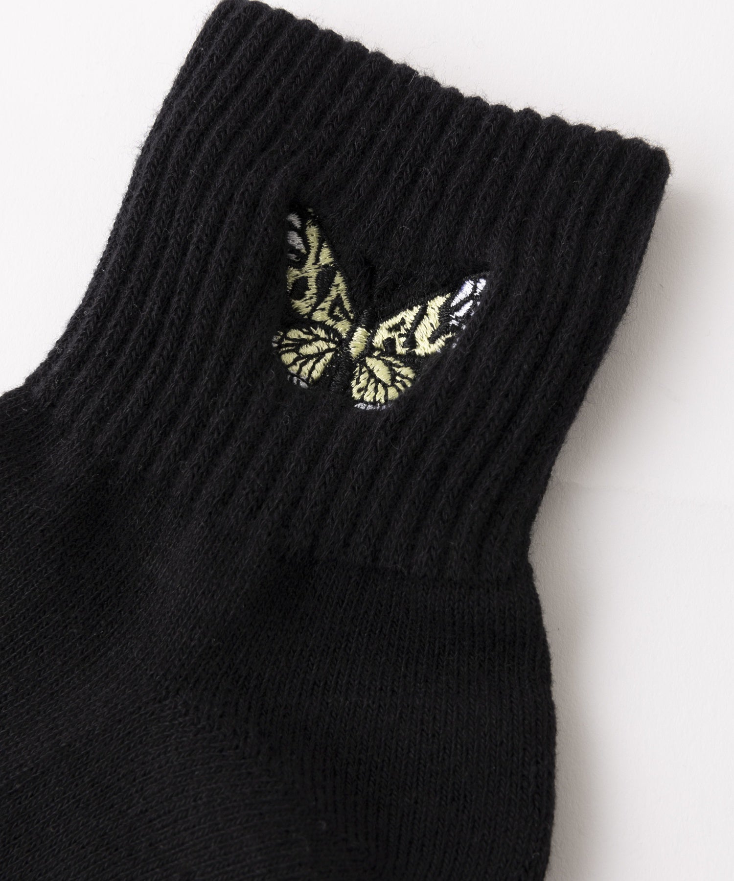 EMBROIDERED BUTTERFLY SHORT RIB SOCKS