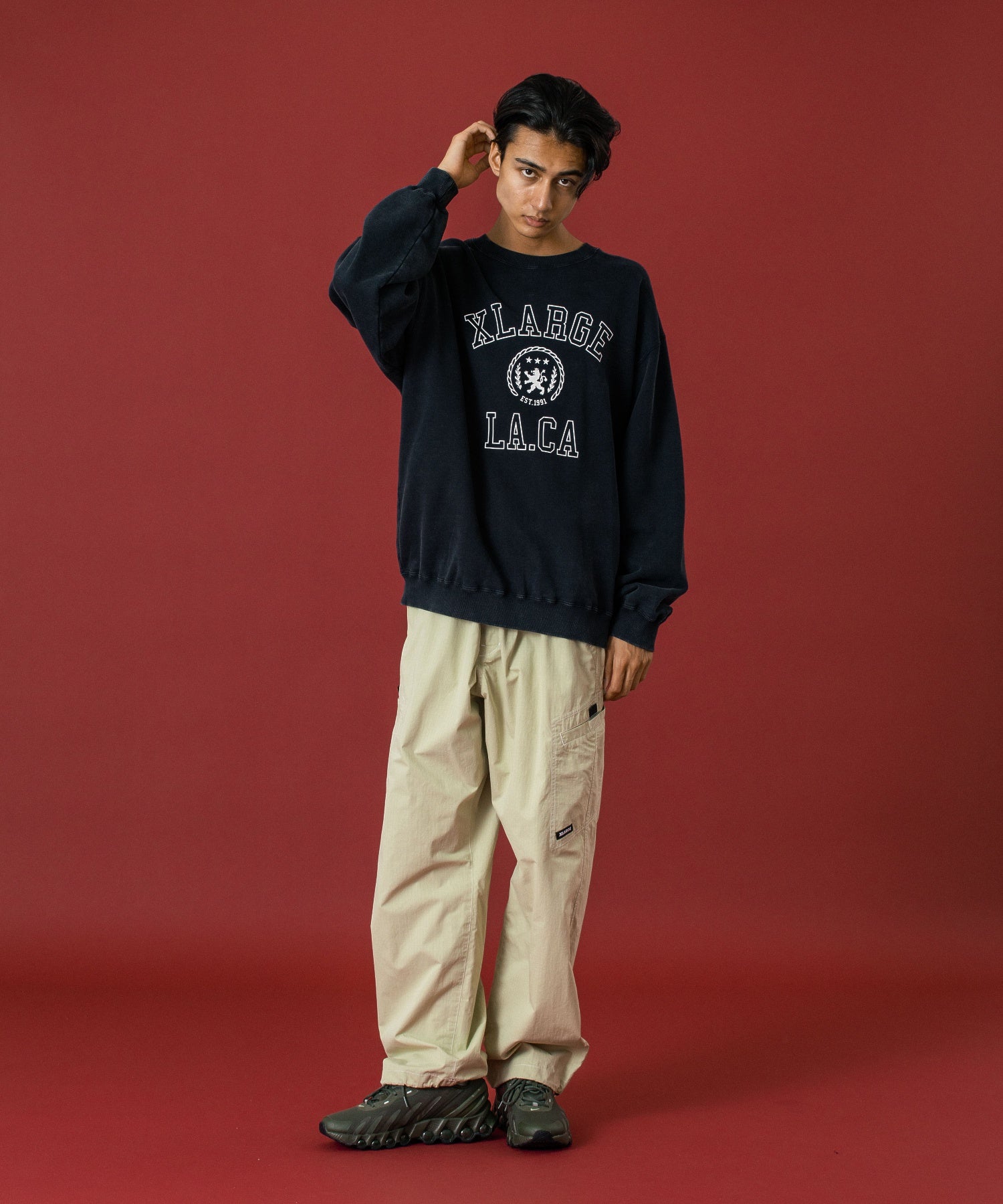 COLLEGE LOGO CREWNECK SWEATSHIRT