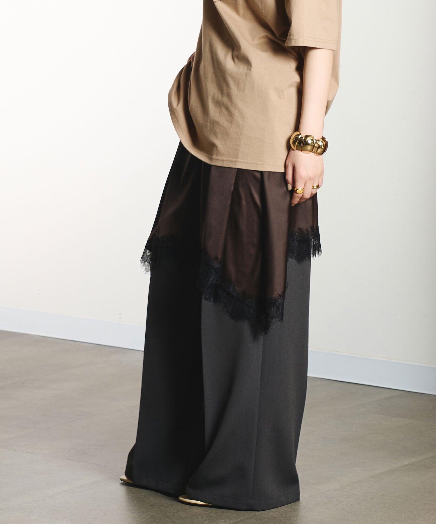 LACE HEM SATIN SKIRT