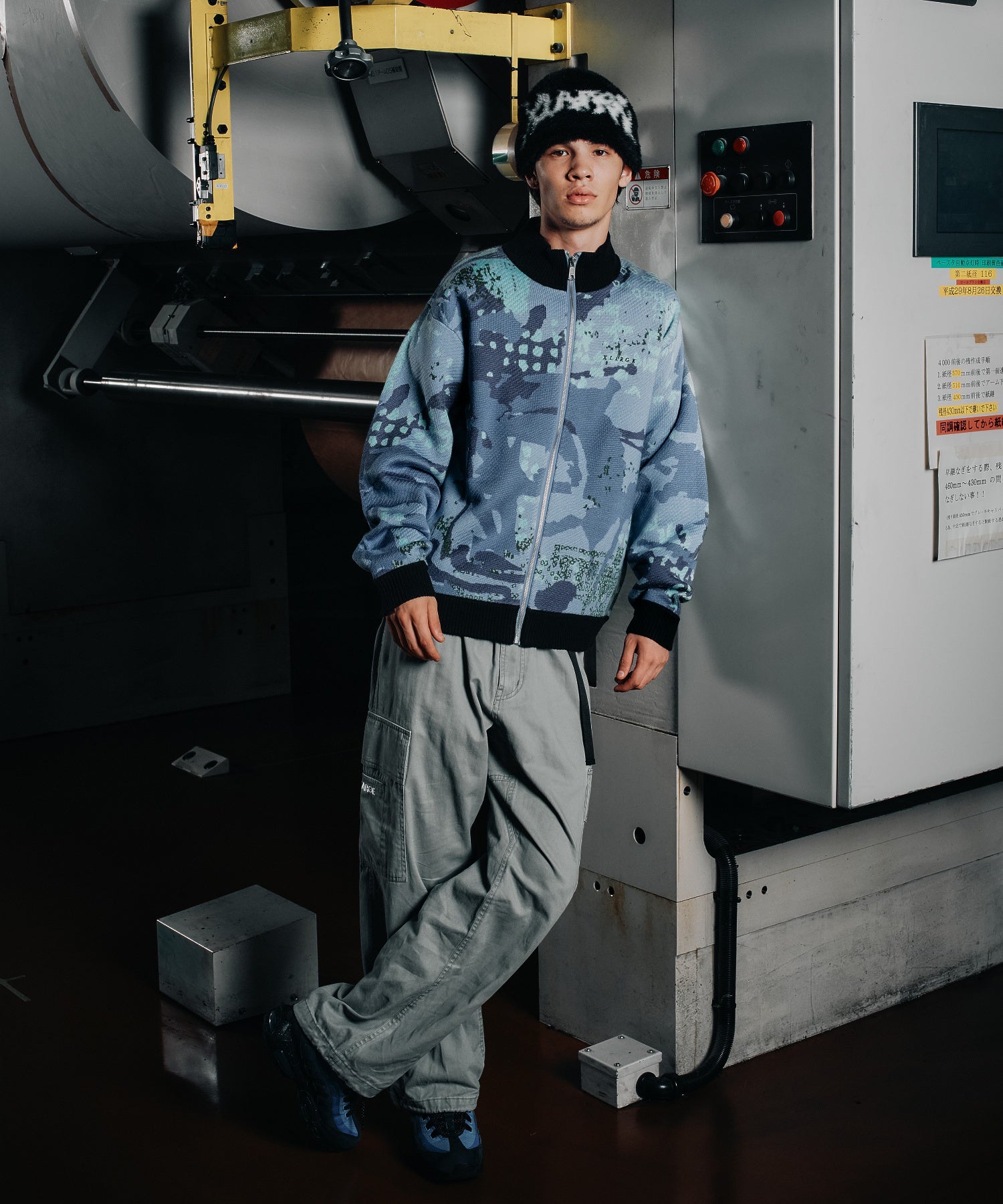 GEOMETRIC ZIP UP KNIT SWEATER