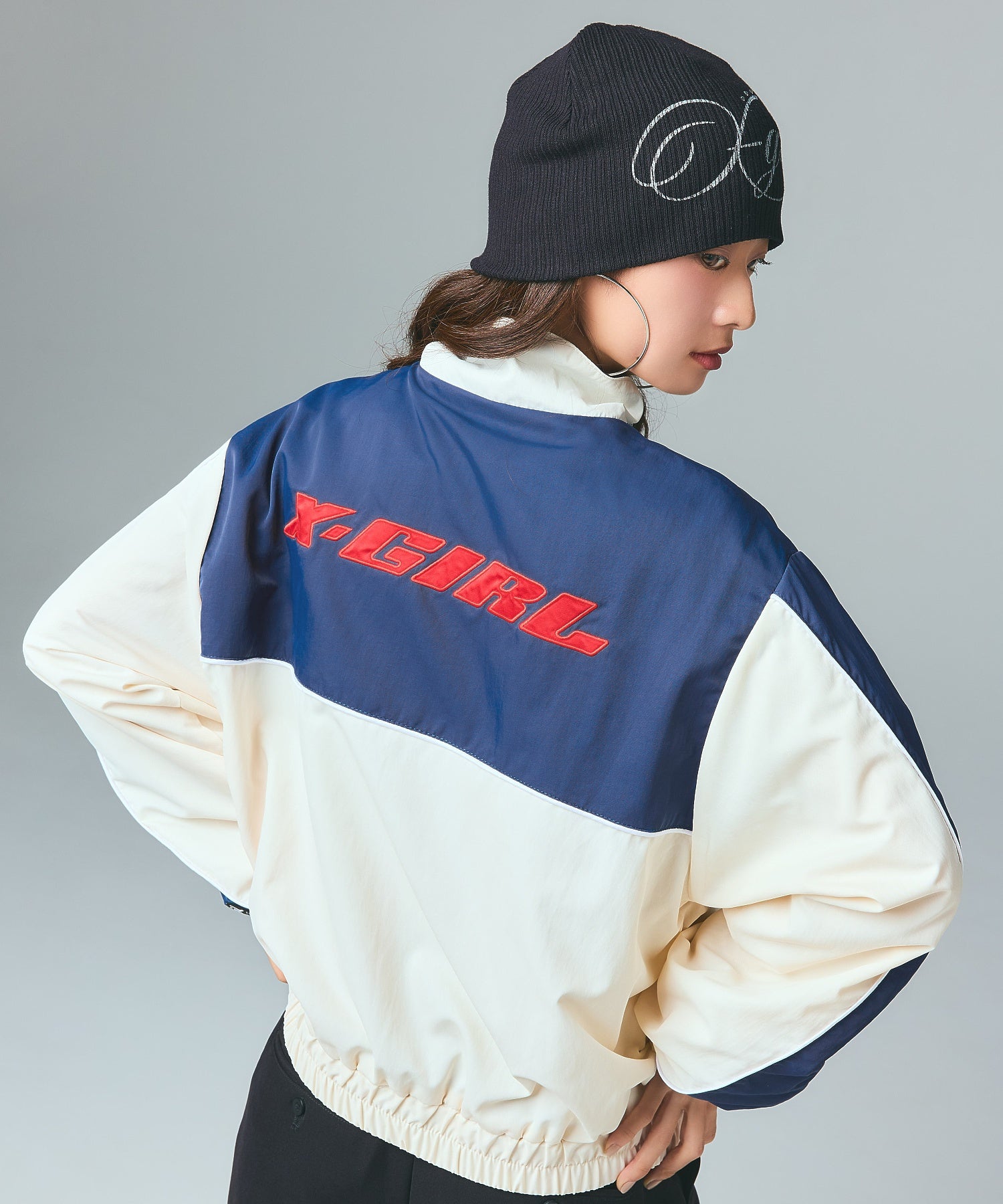 SPRAY LOGO AND STUDDED BEANIE