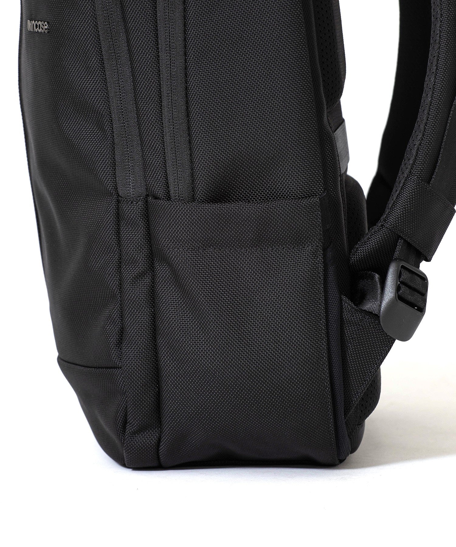 Incase Tracks Backpack 18L-Black
