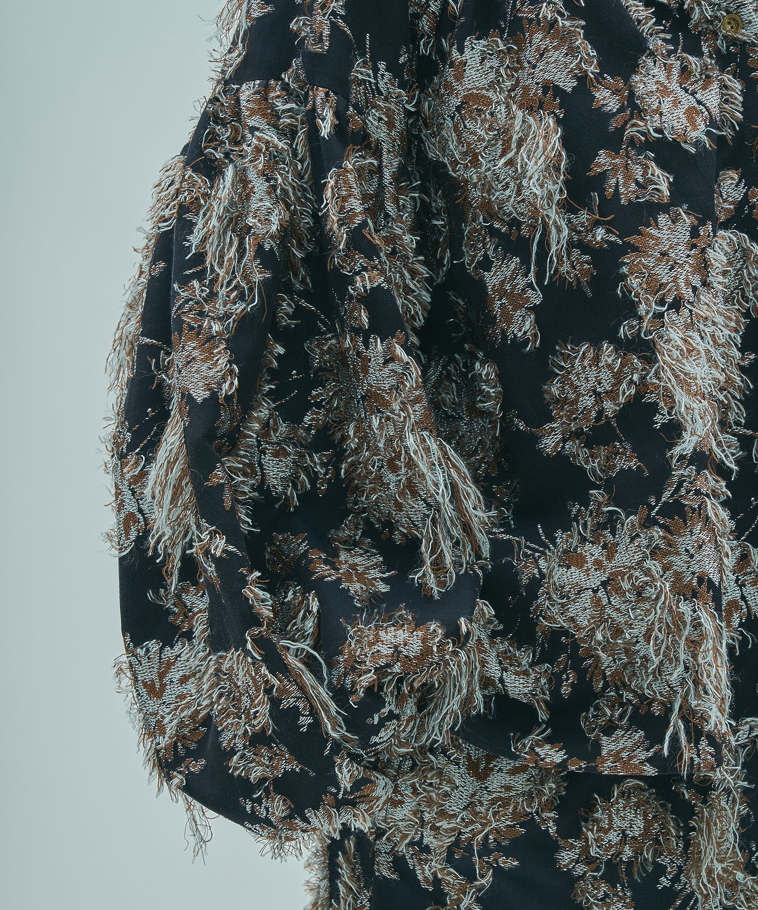 mag.by c/FLOWER JACQUARD BLOUSE