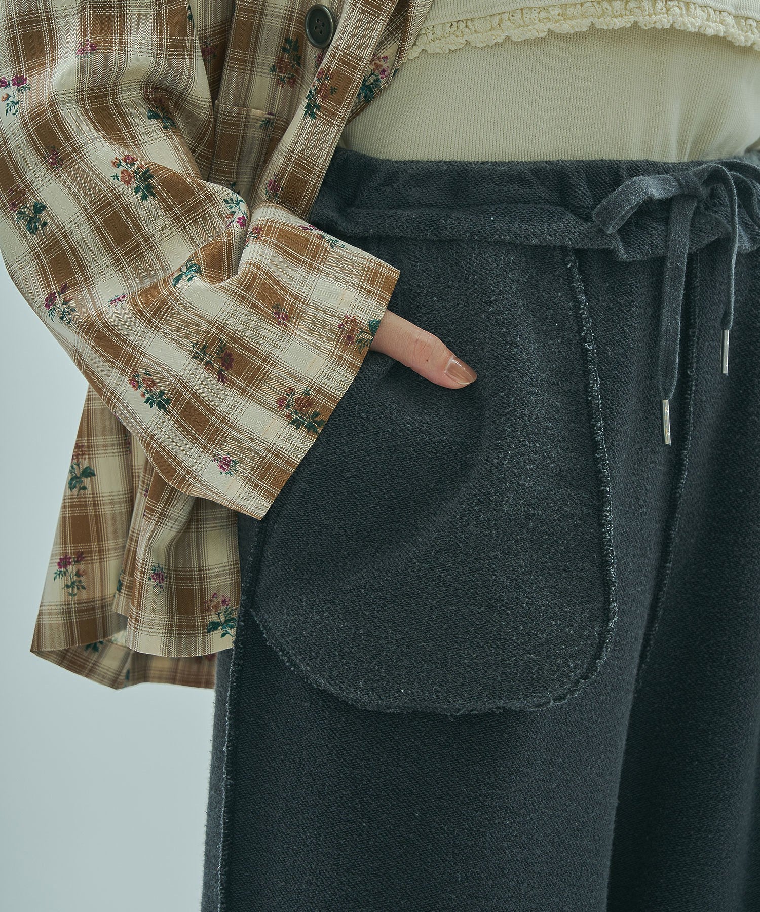 mag.by c/WIDE SWEAT PANTS