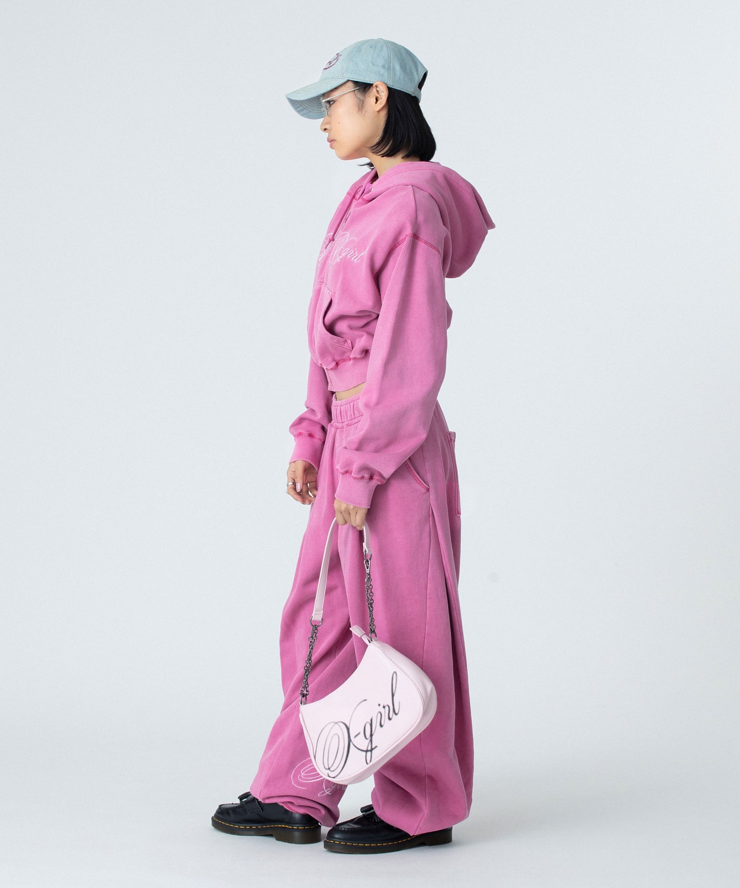 SPRAY SCRIPT LOGO SHOULDER BAG