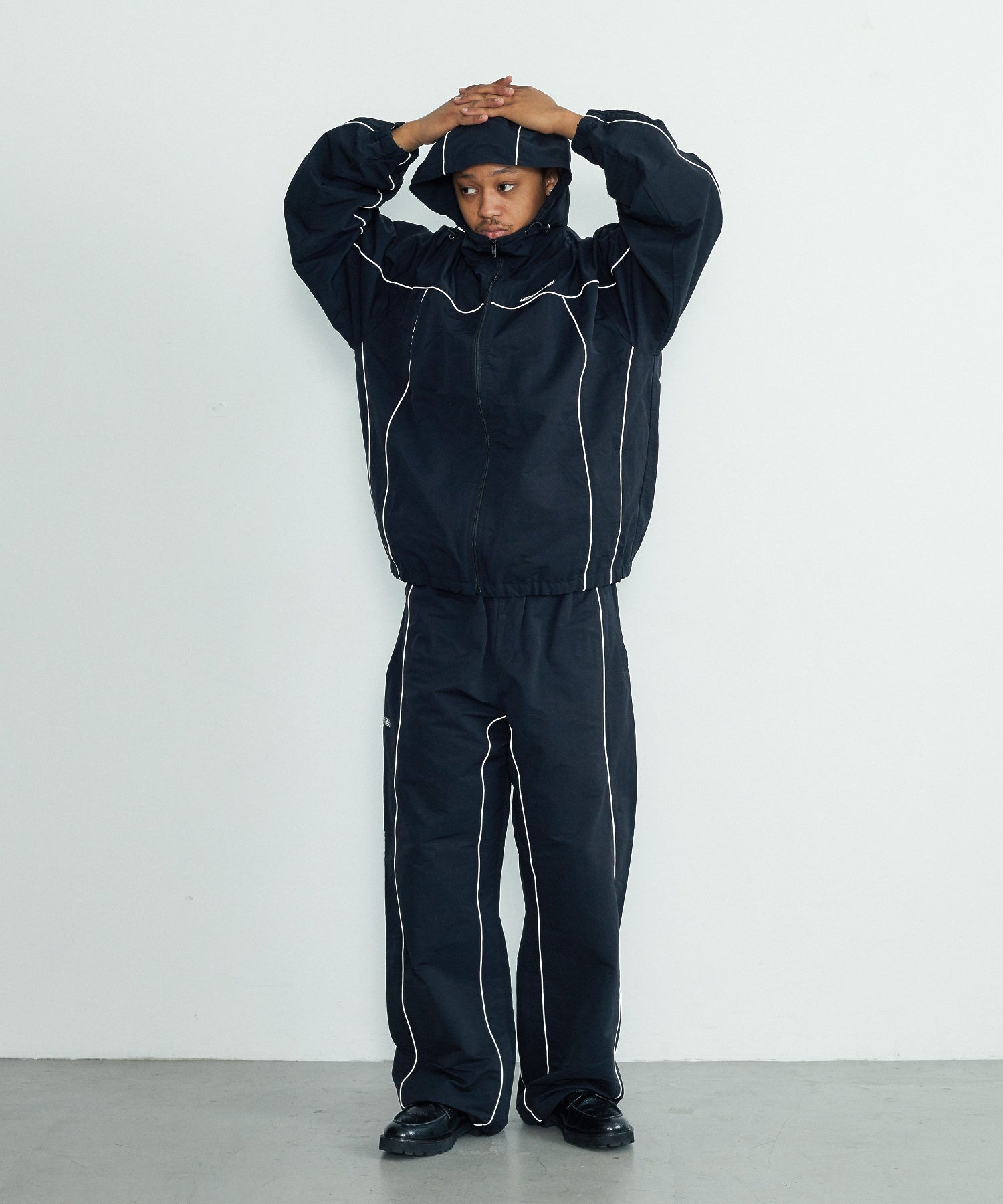 CURVED NYLON PANTS