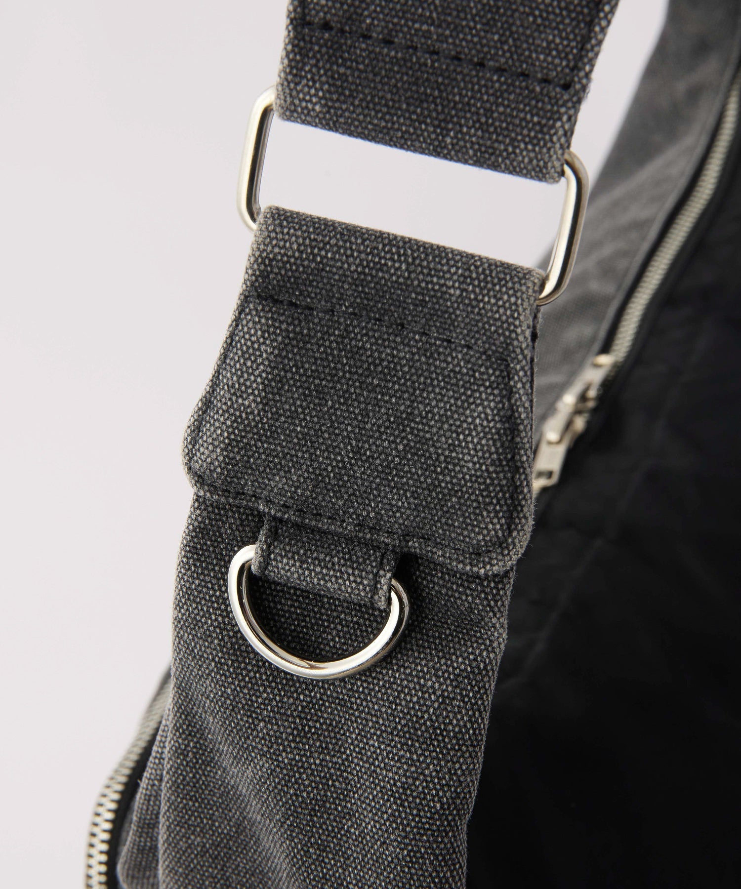 DOUBLE POCKET MESSENGER BAG