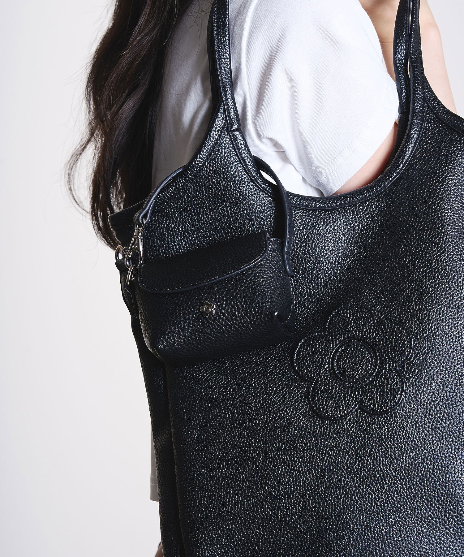 MARY QUANT/DAISY ROUND HANDLE TOTE