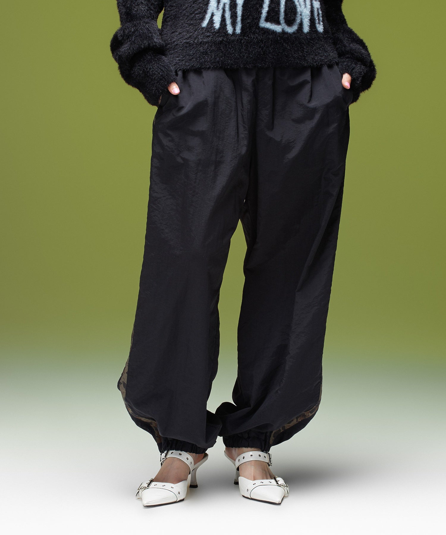 FACE LABEL LOOSE FIT TRAINING PANTS