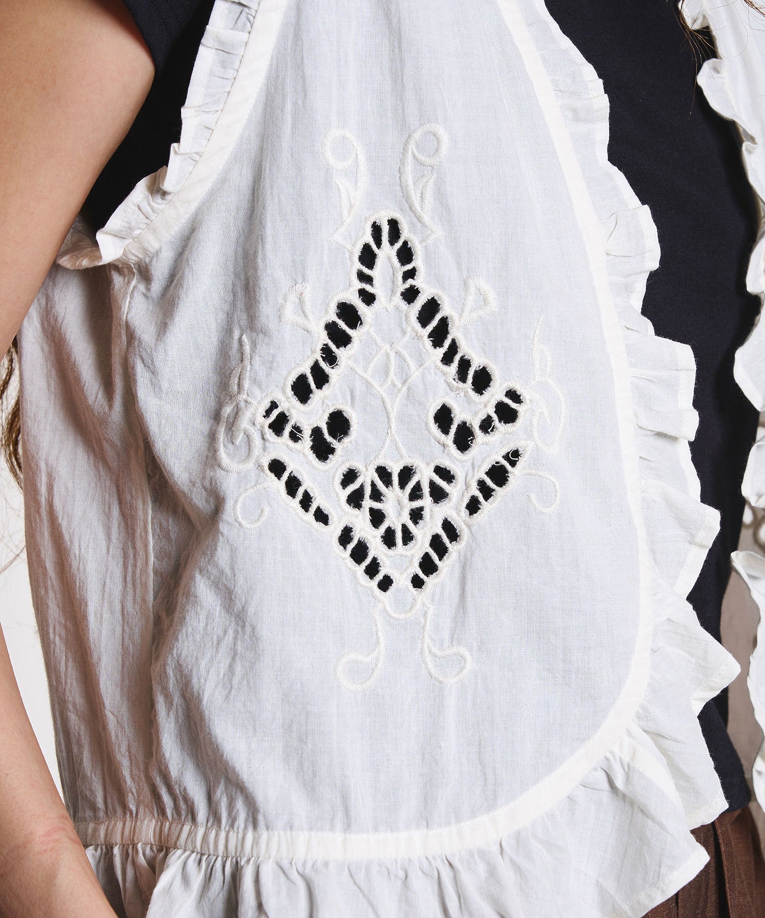 HLAADA for ROSEBUD/SCHIFFLI EMBROIDERY VEST
