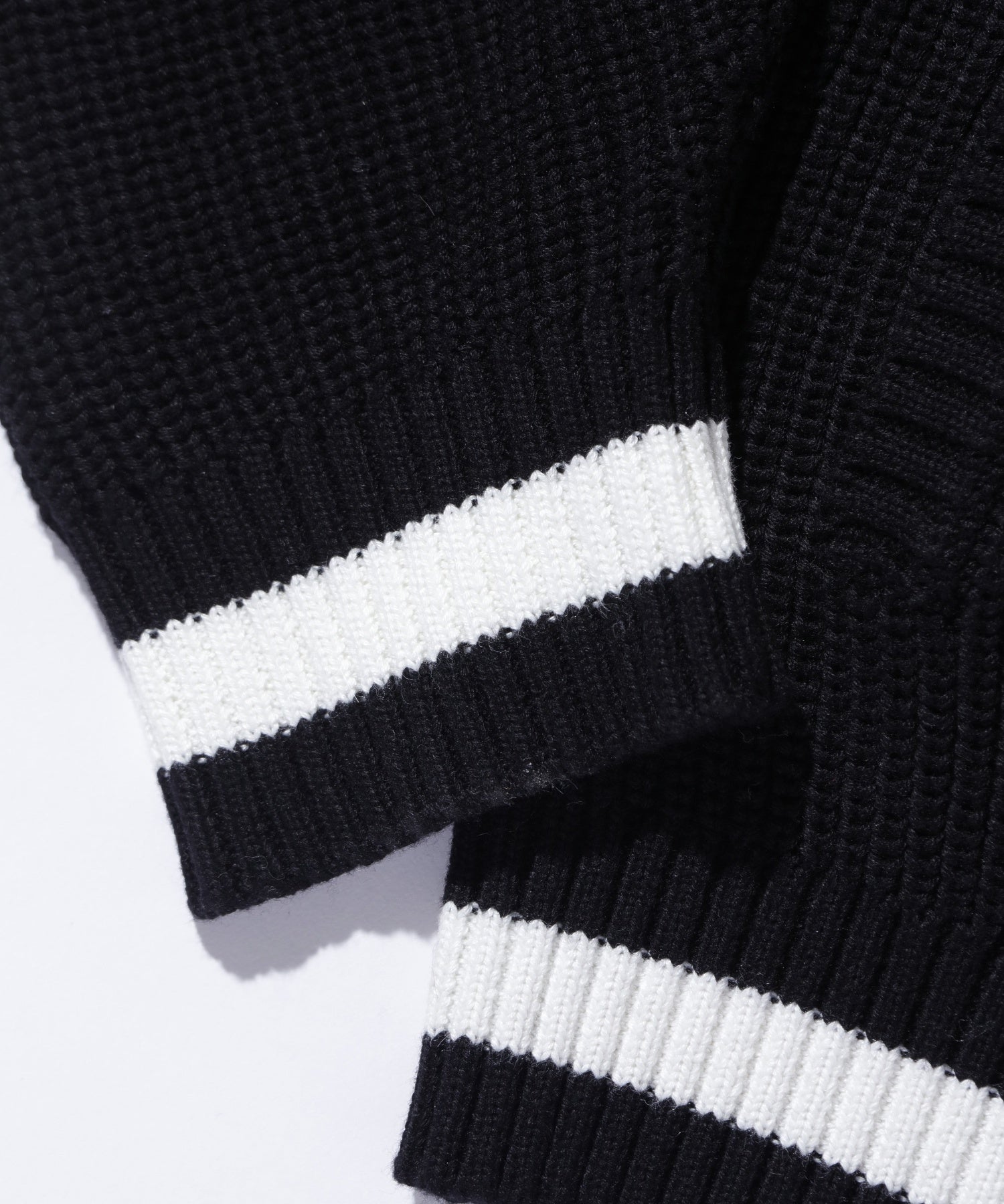 LINE KNIT TOP